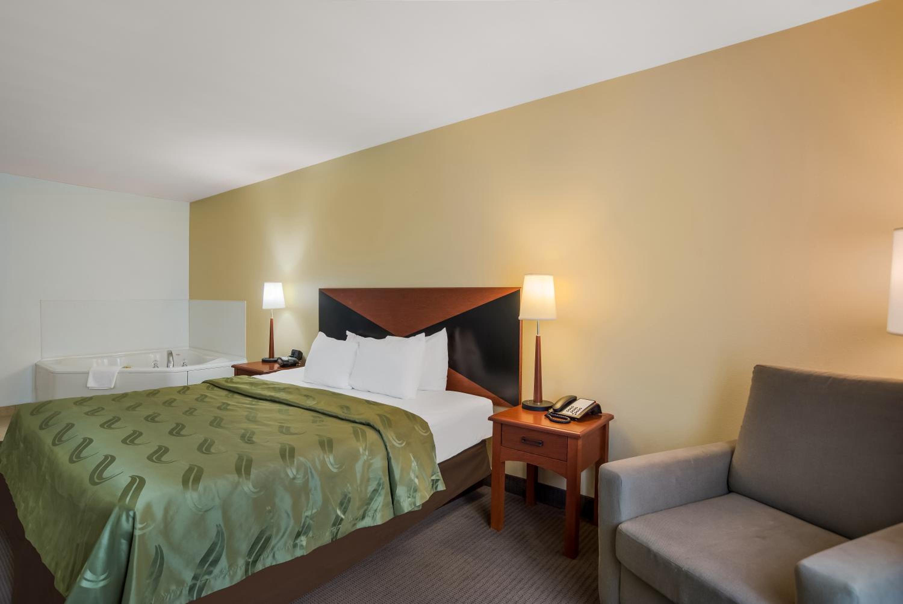 King Room - Accessible/Non-Smoking - Photo 2
