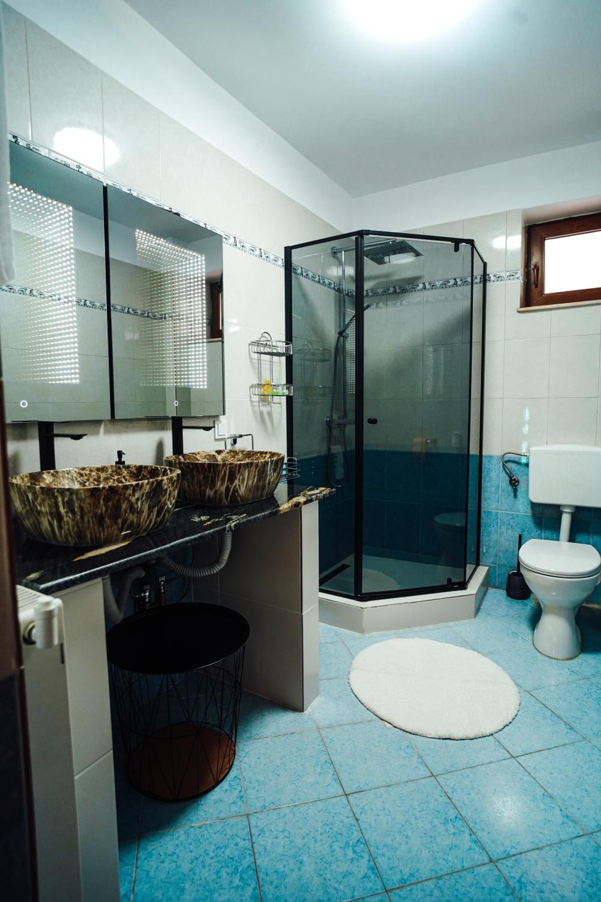 Double Room with Shared Bathroom photo 2