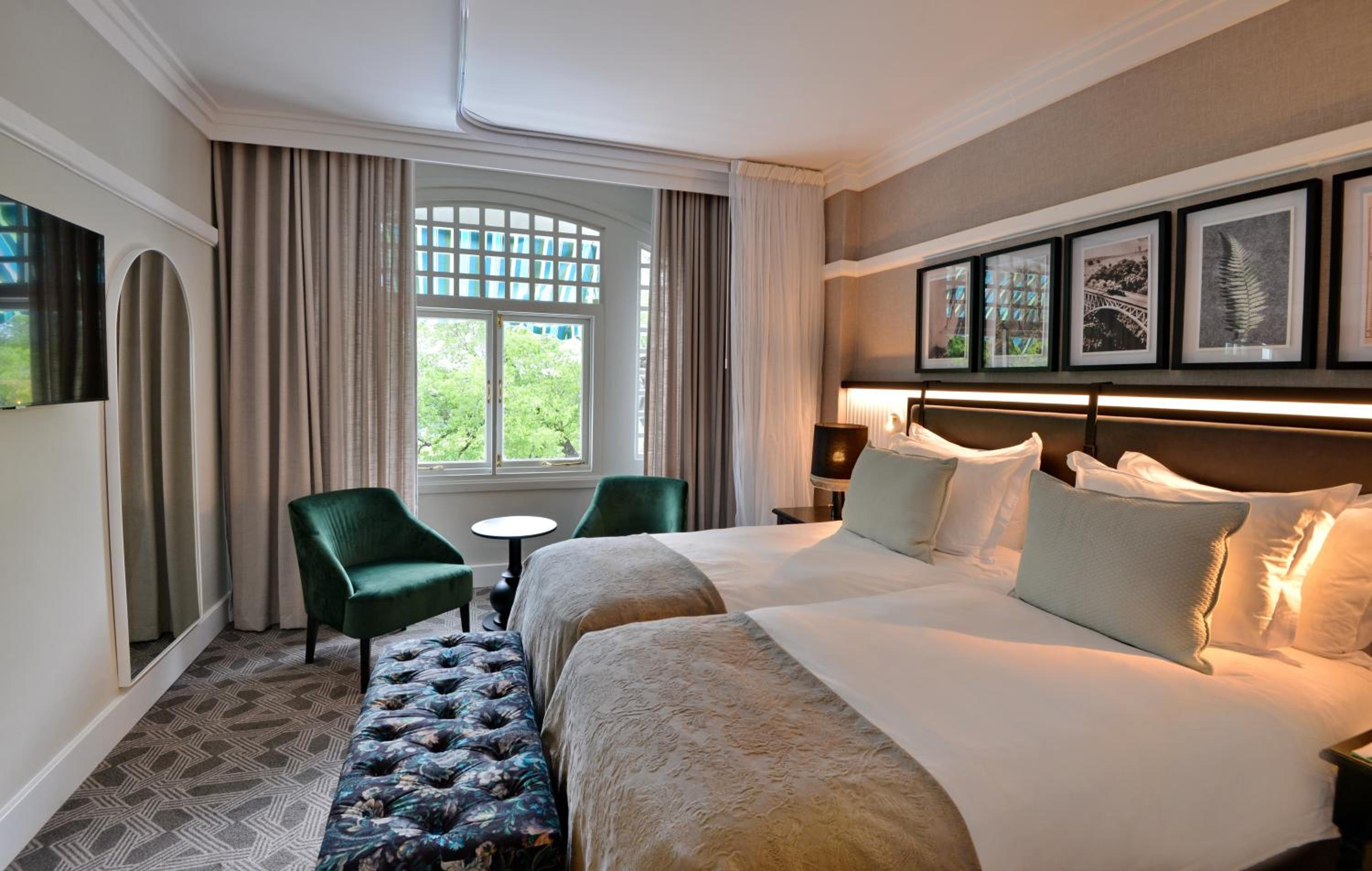 Deluxe King Suite photo 2