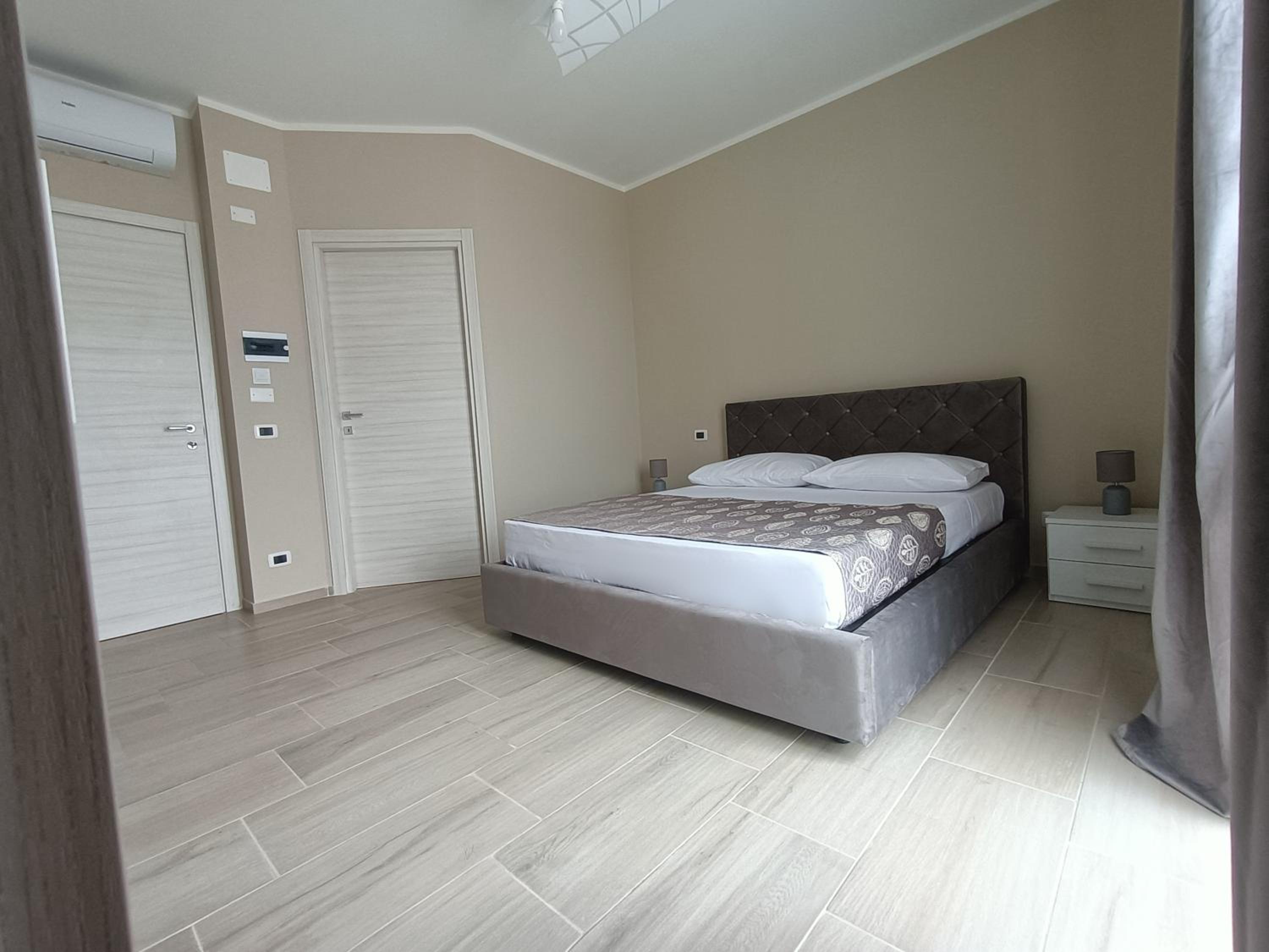 Large Double Room photo 1