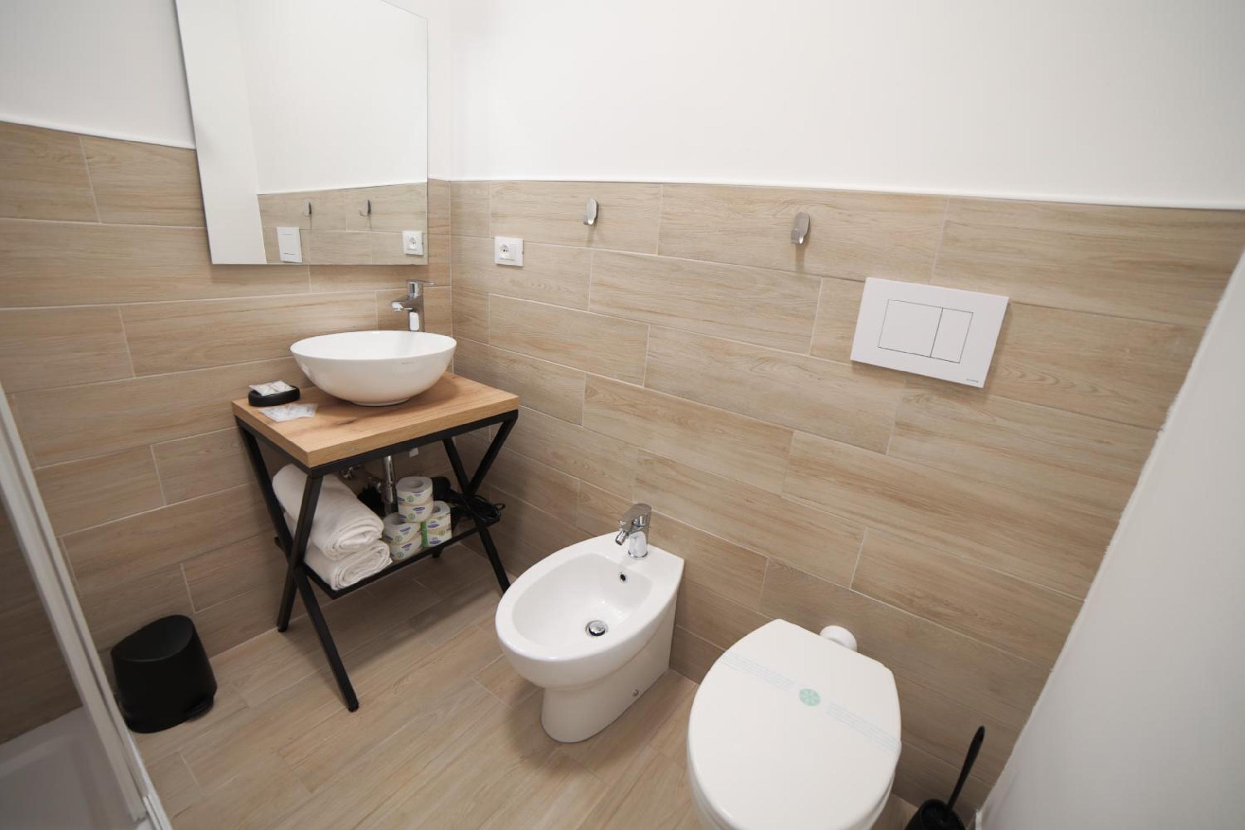 Double Room with Private Bathroom - Photo 5