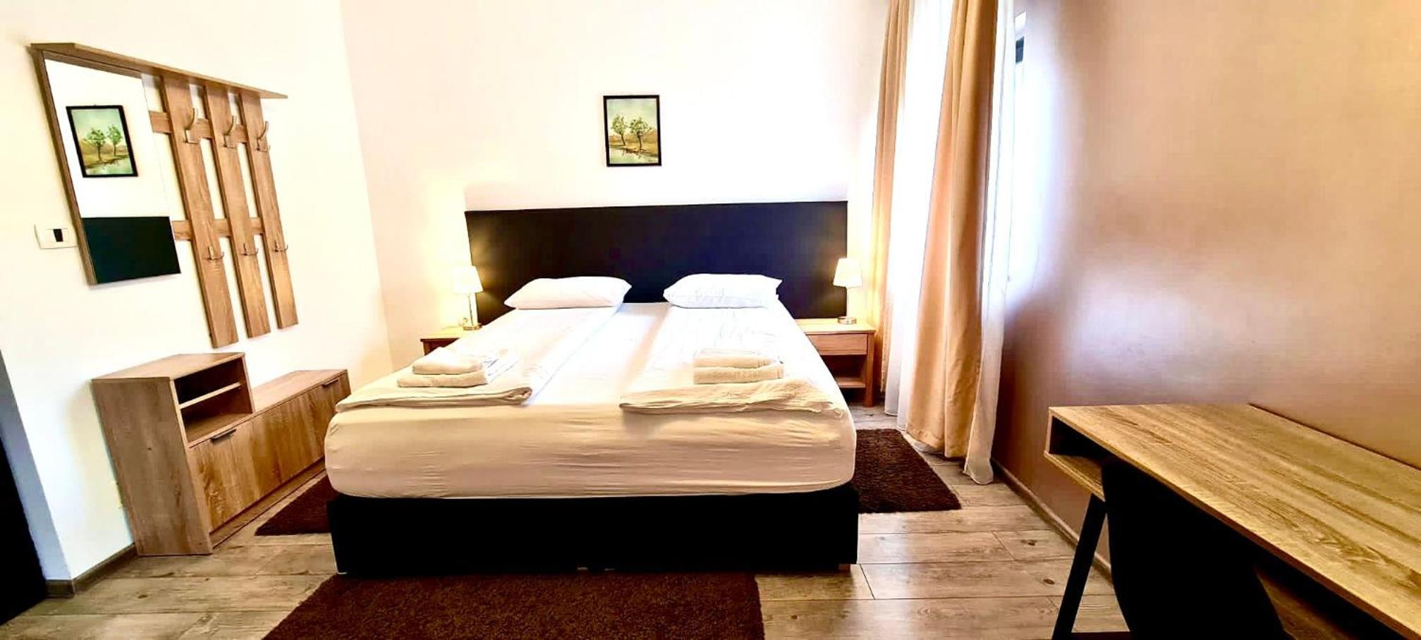 Double or Twin Room with Bathroom - Photo 4