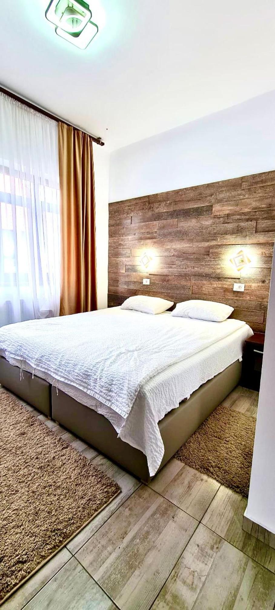 Double or Twin Room with Bathroom - Photo 3
