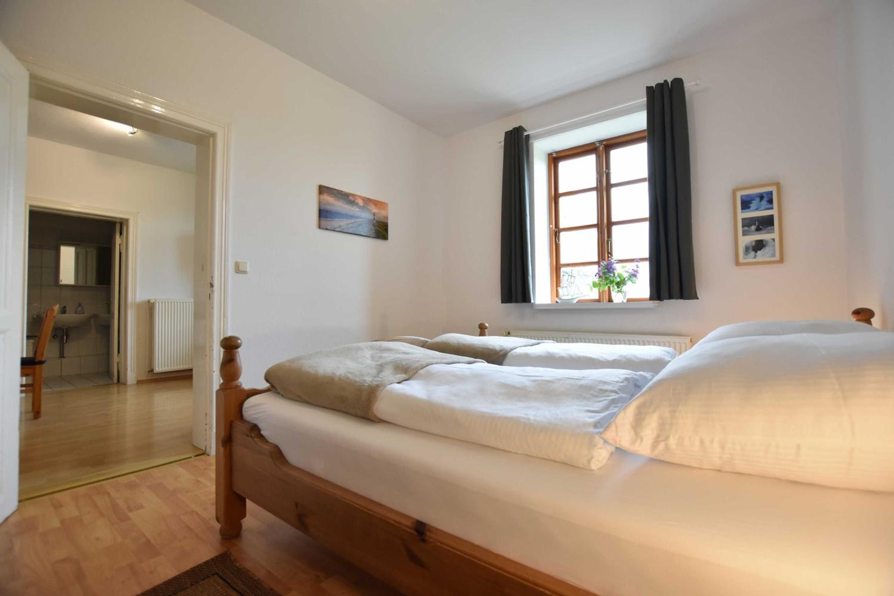Two-Bedroom Apartment with Balcony and Terrace photo 2