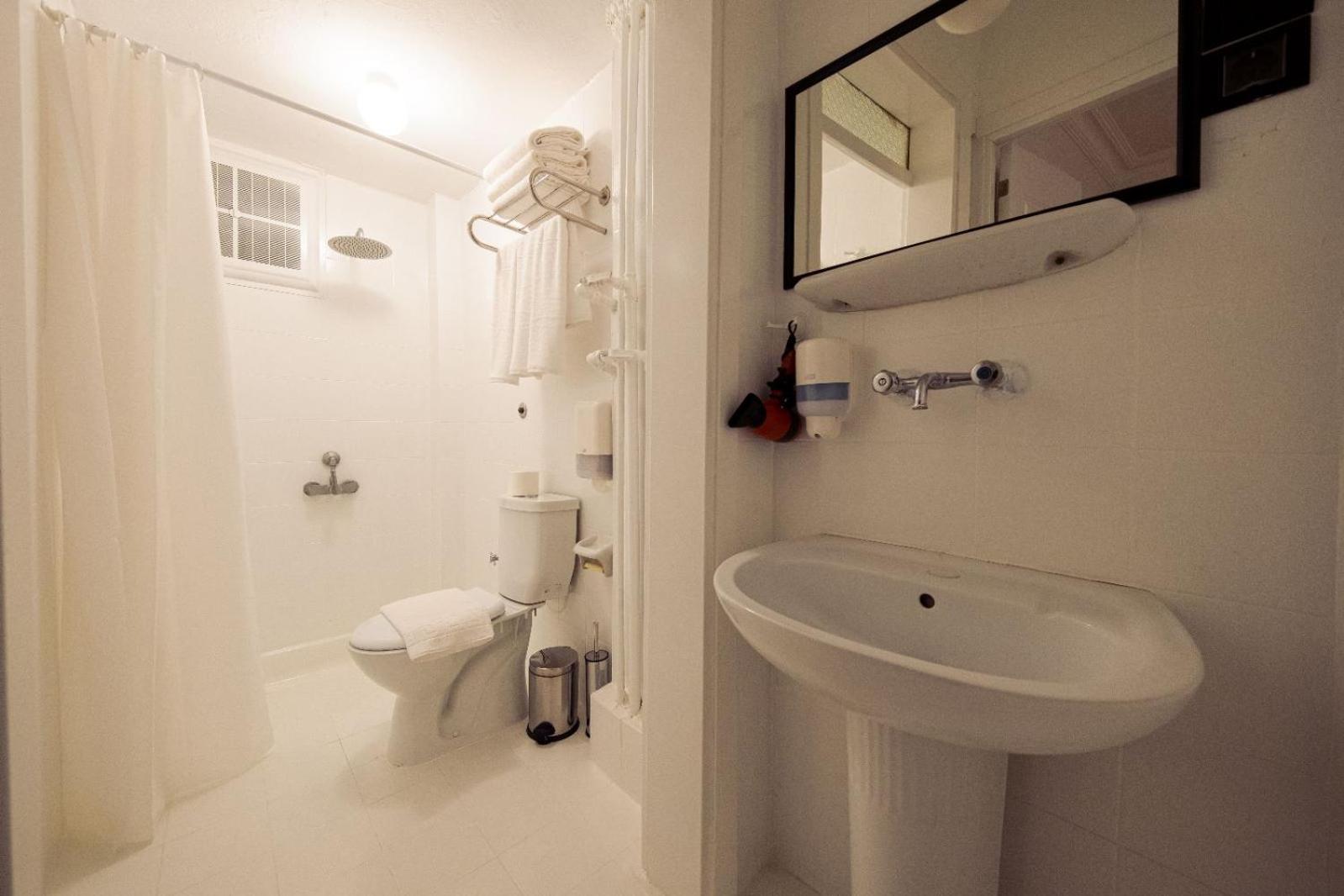 Standard Double Room - Photo 2