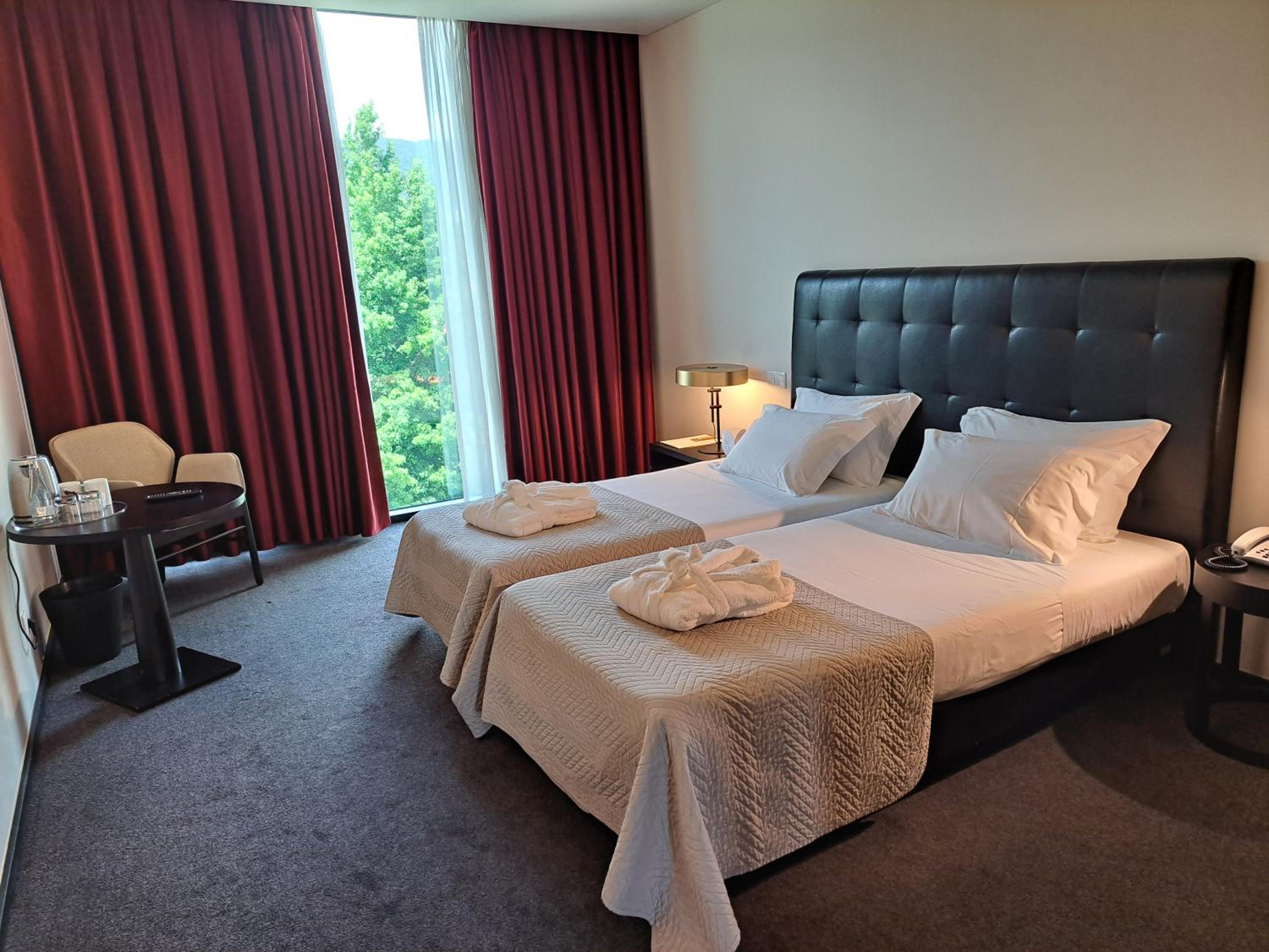 Standard Twin Room - Photo 2