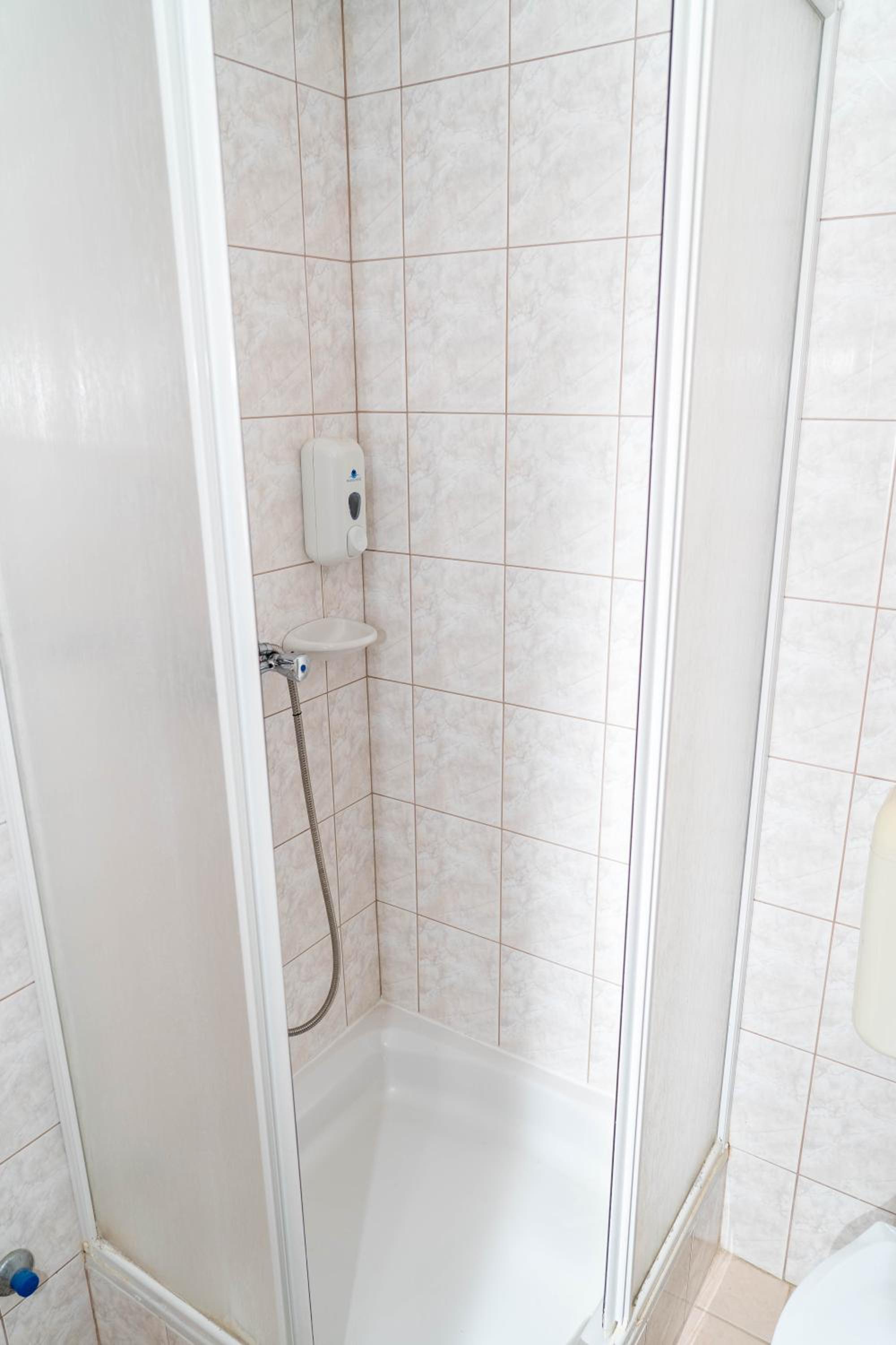 Standard Double Room - Photo 4