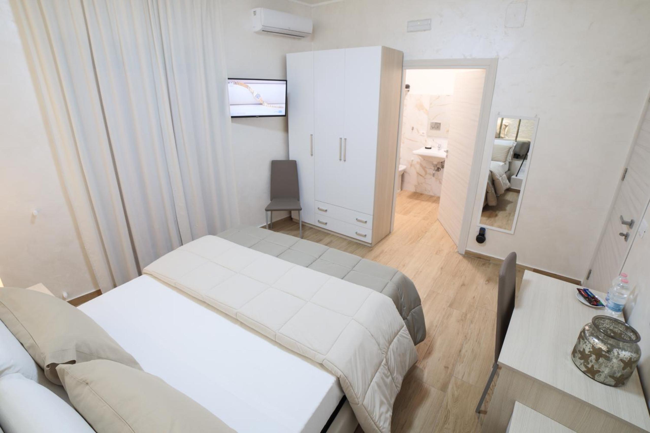 Triple Room with Private Bathroom - Photo 1