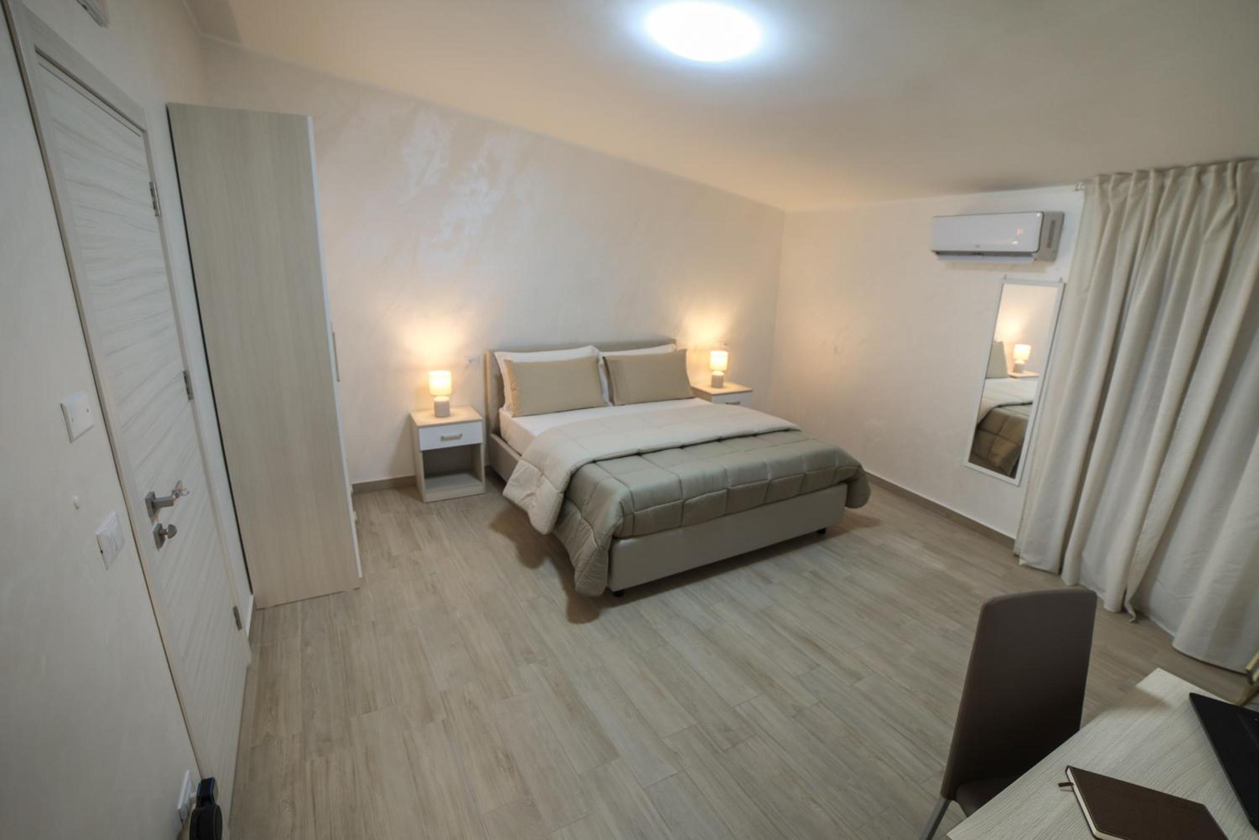 Double Room with Private Bathroom - Photo 1