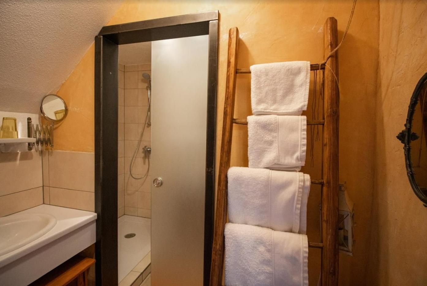 Double or Twin Room - Photo 3
