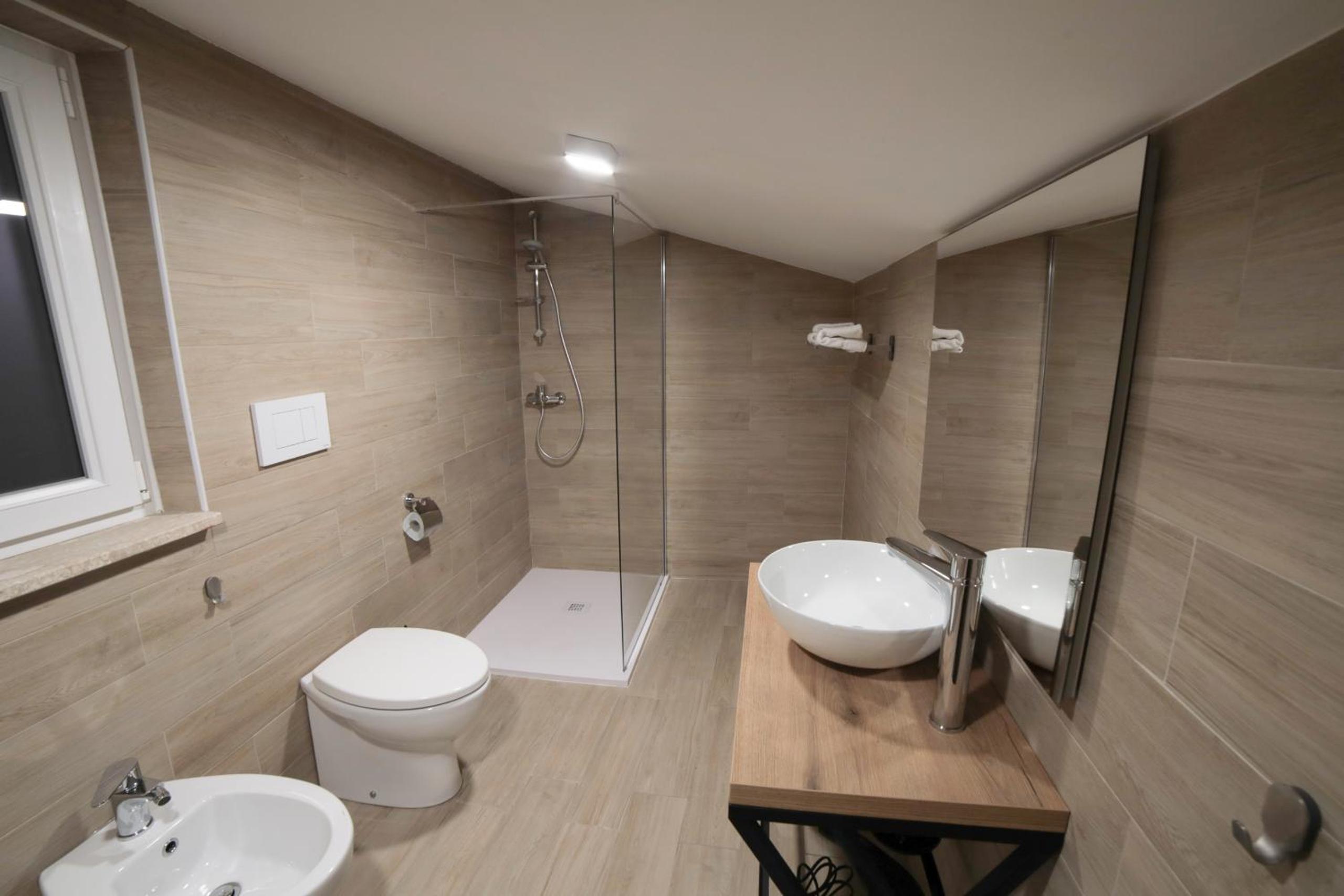 Single Room with Private Bathroom photo 2