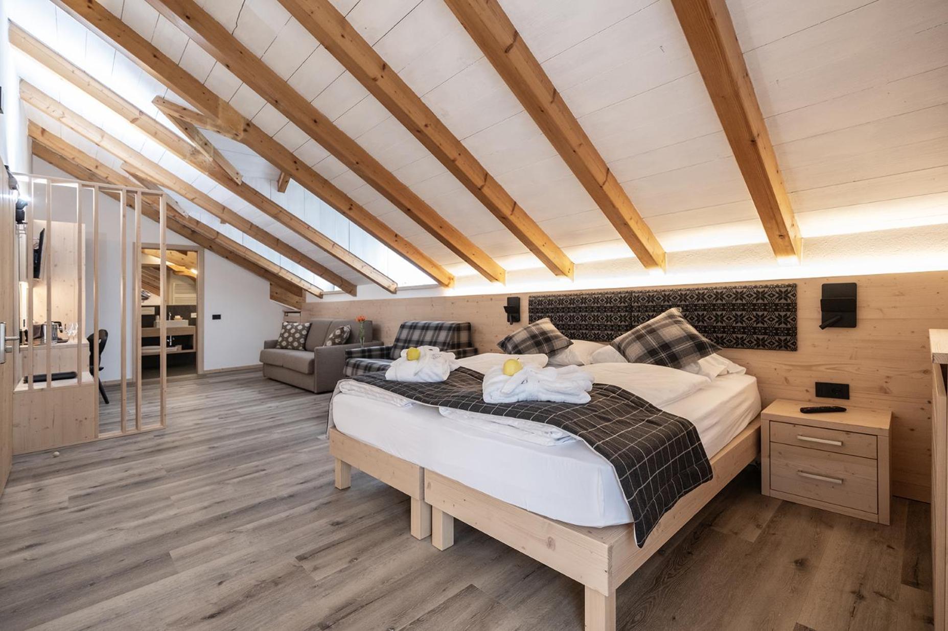 Junior Suite with Balcony photo 1