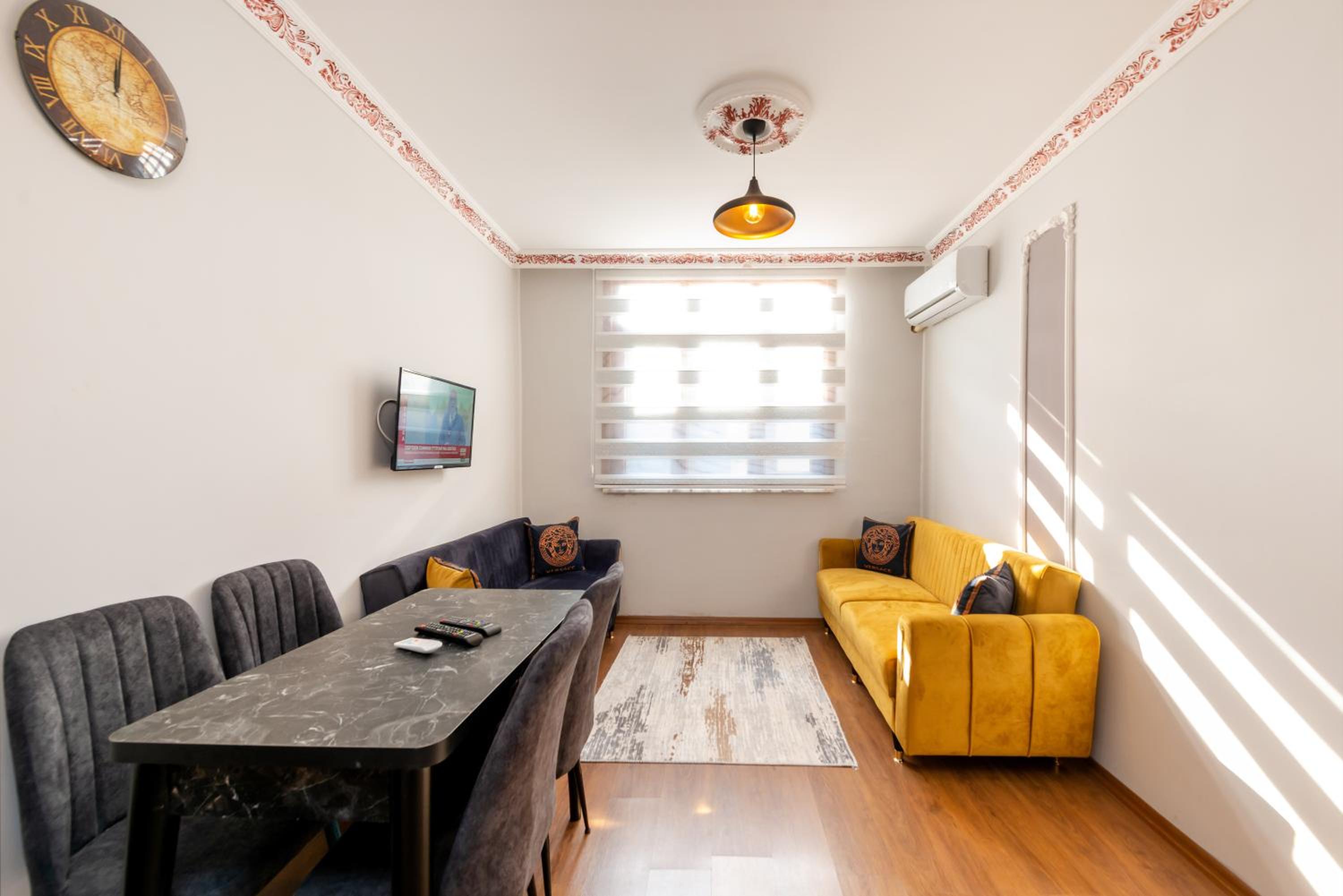 Apartment with View and Balcony photo 1