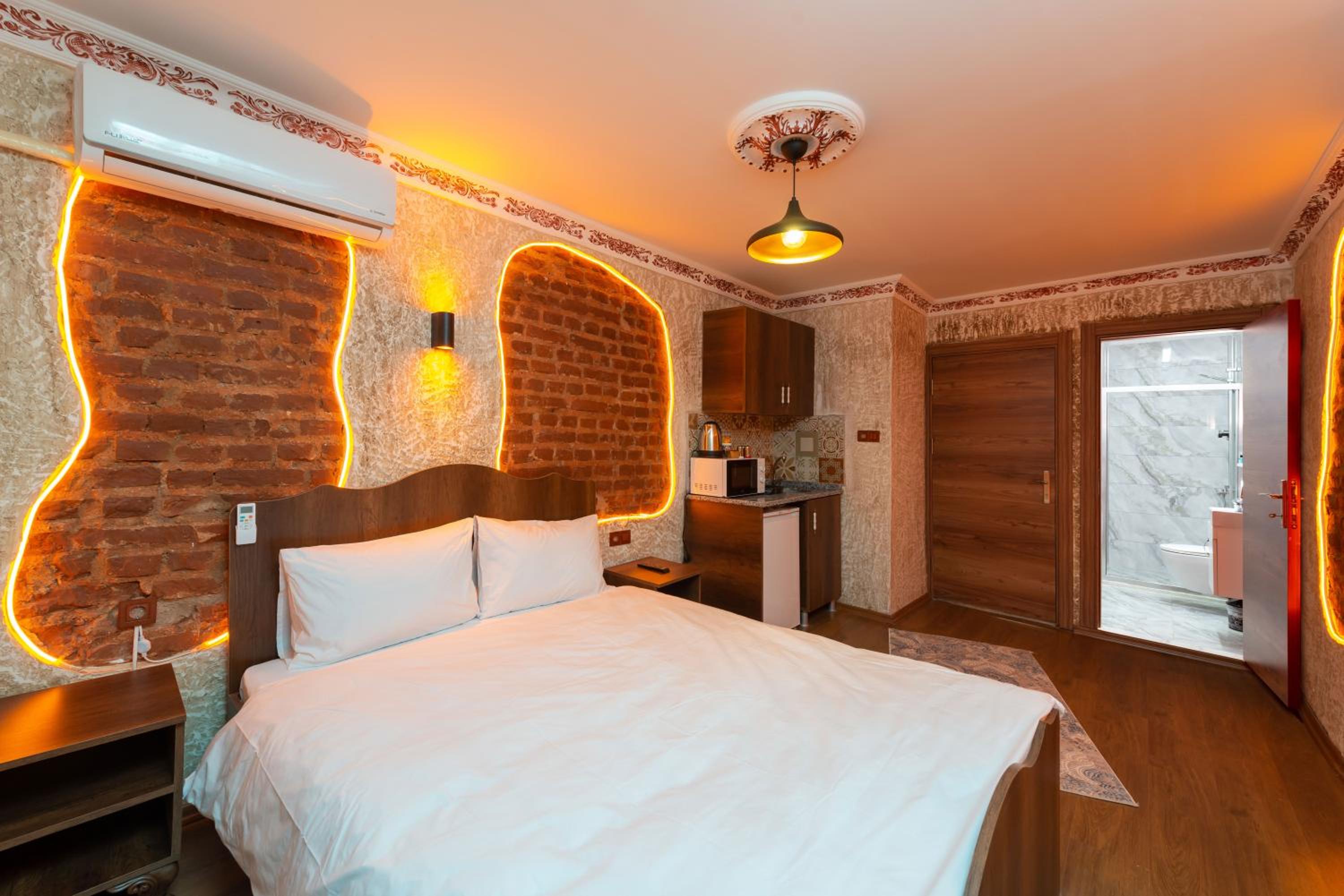 Economy Double Room photo 1