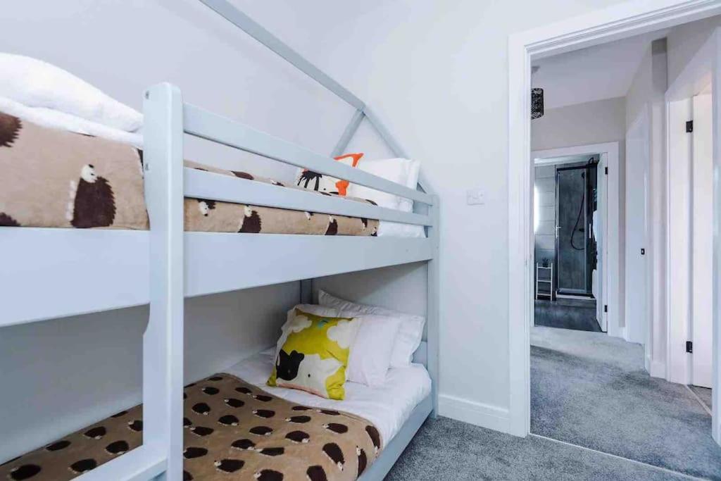 Three-Bedroom House photo 1