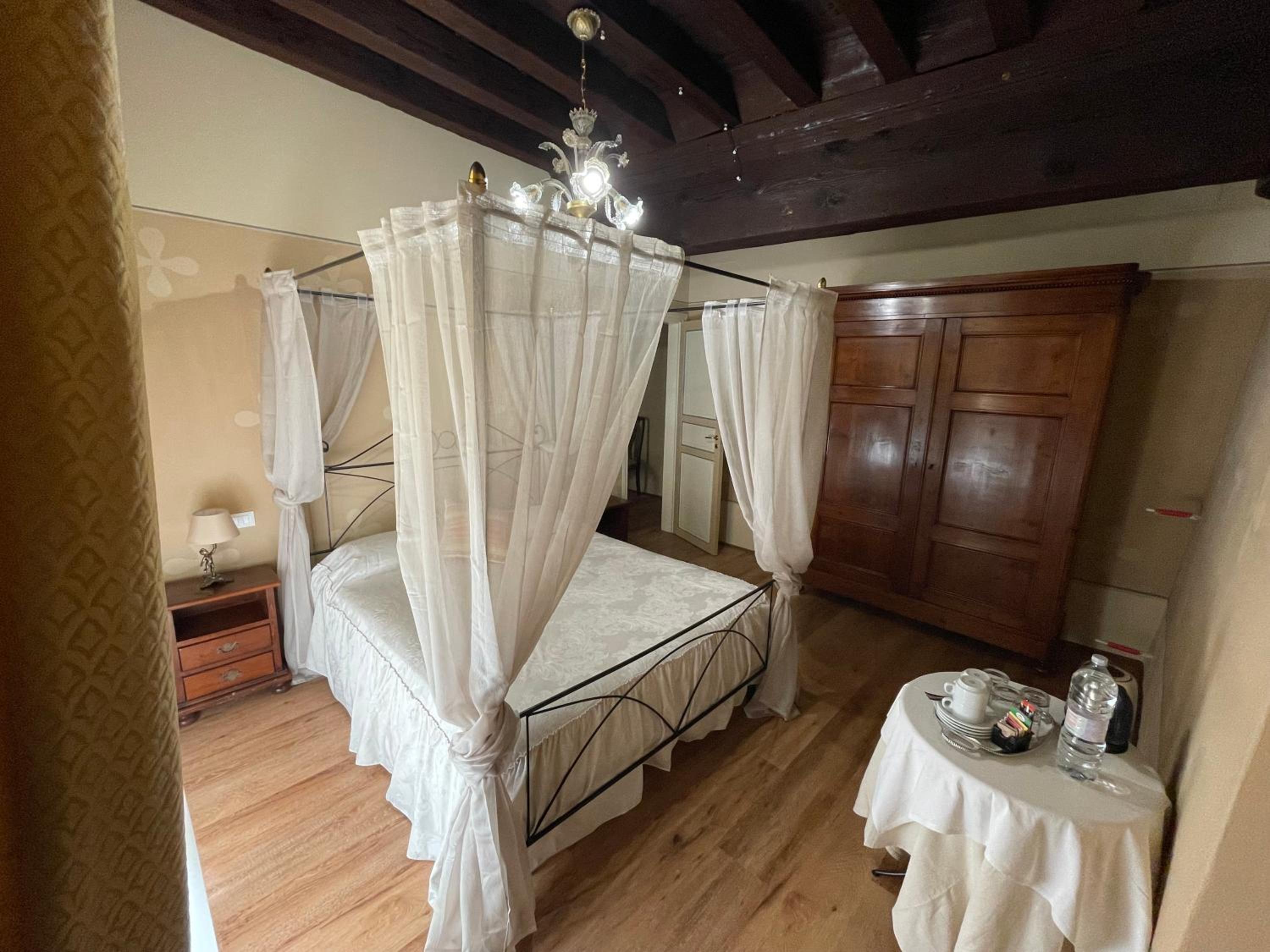Deluxe Suite photo 2