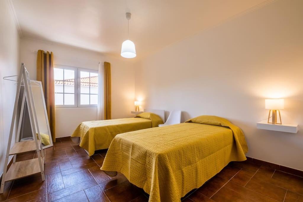 Five-Bedroom House photo 1