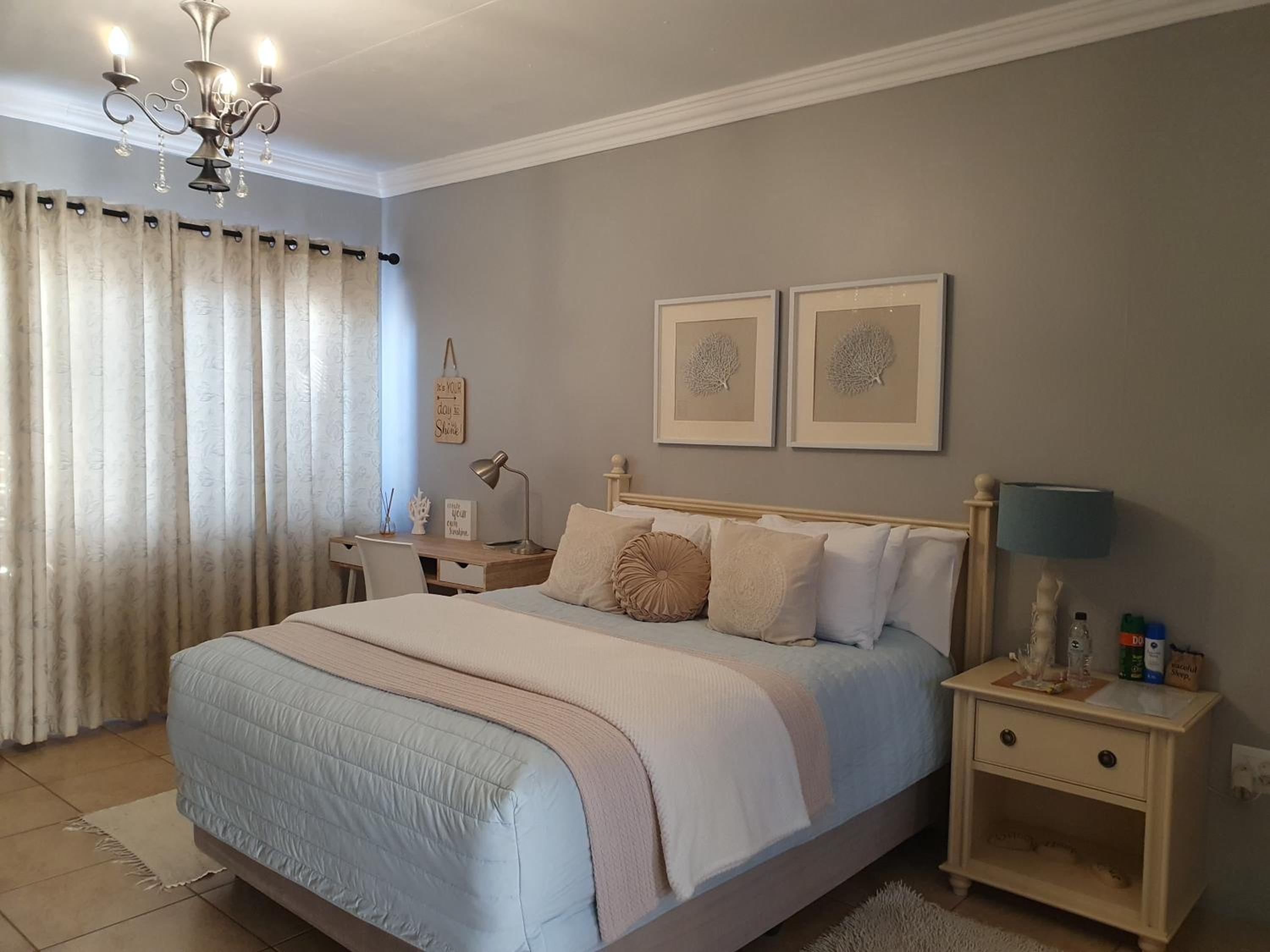 Queen Room photo 1