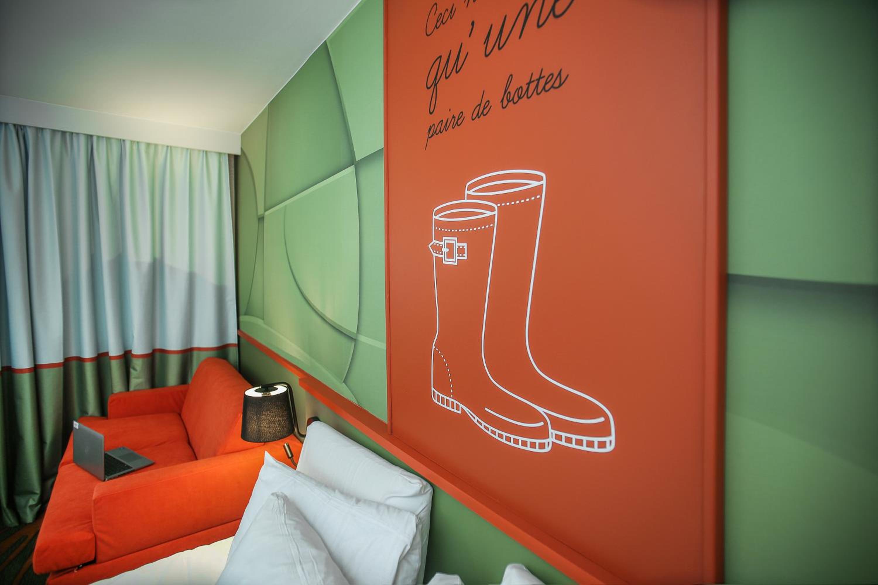 Standard Double Room with Sofa - Photo 9