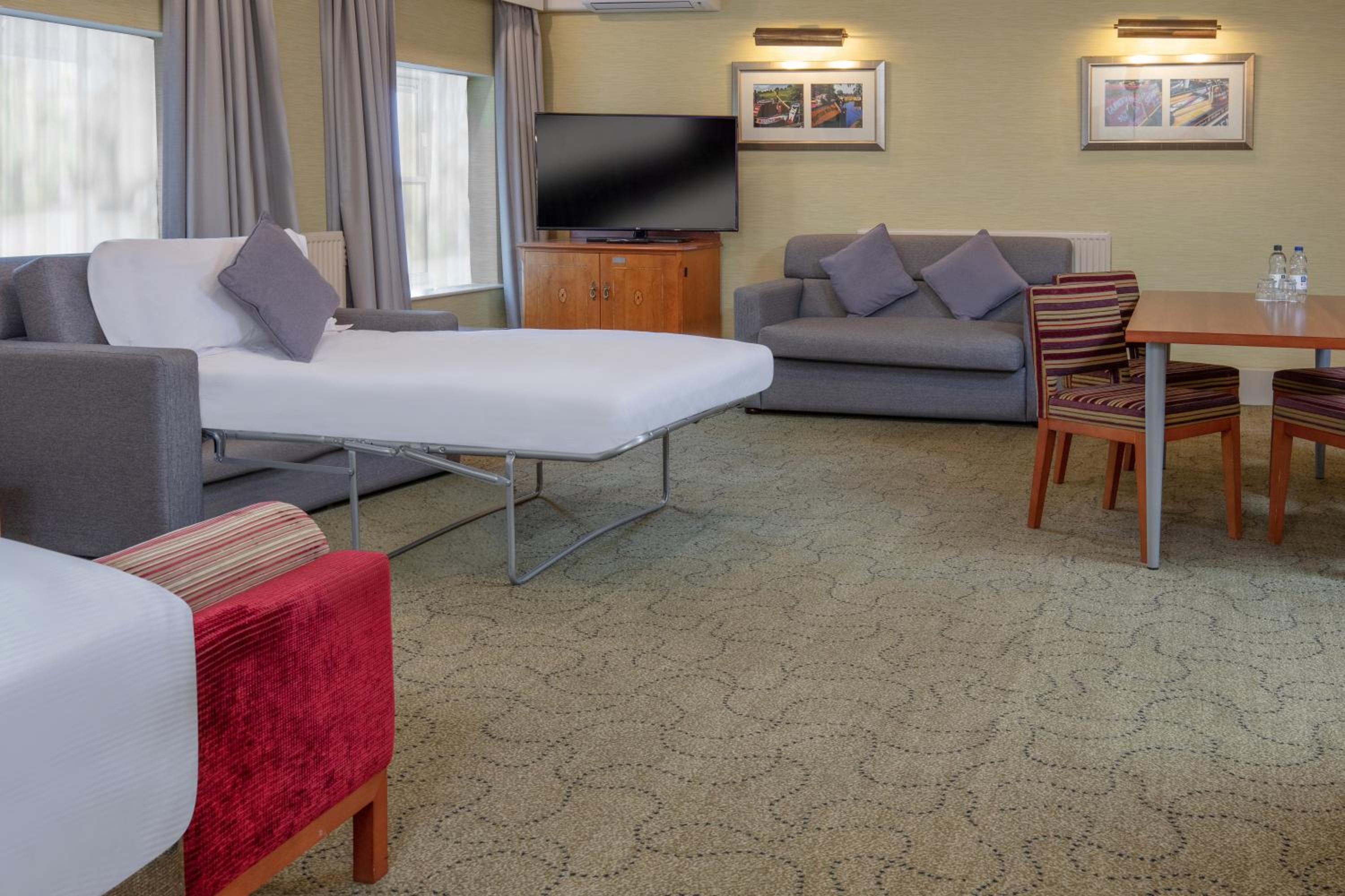 Superior Family Room - Photo 3