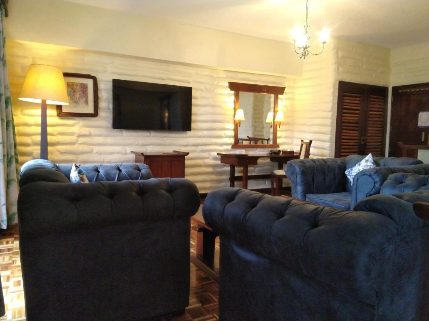 Executive Suite - Photo 3