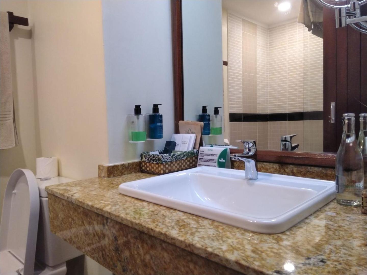 Executive Suite - Photo 5