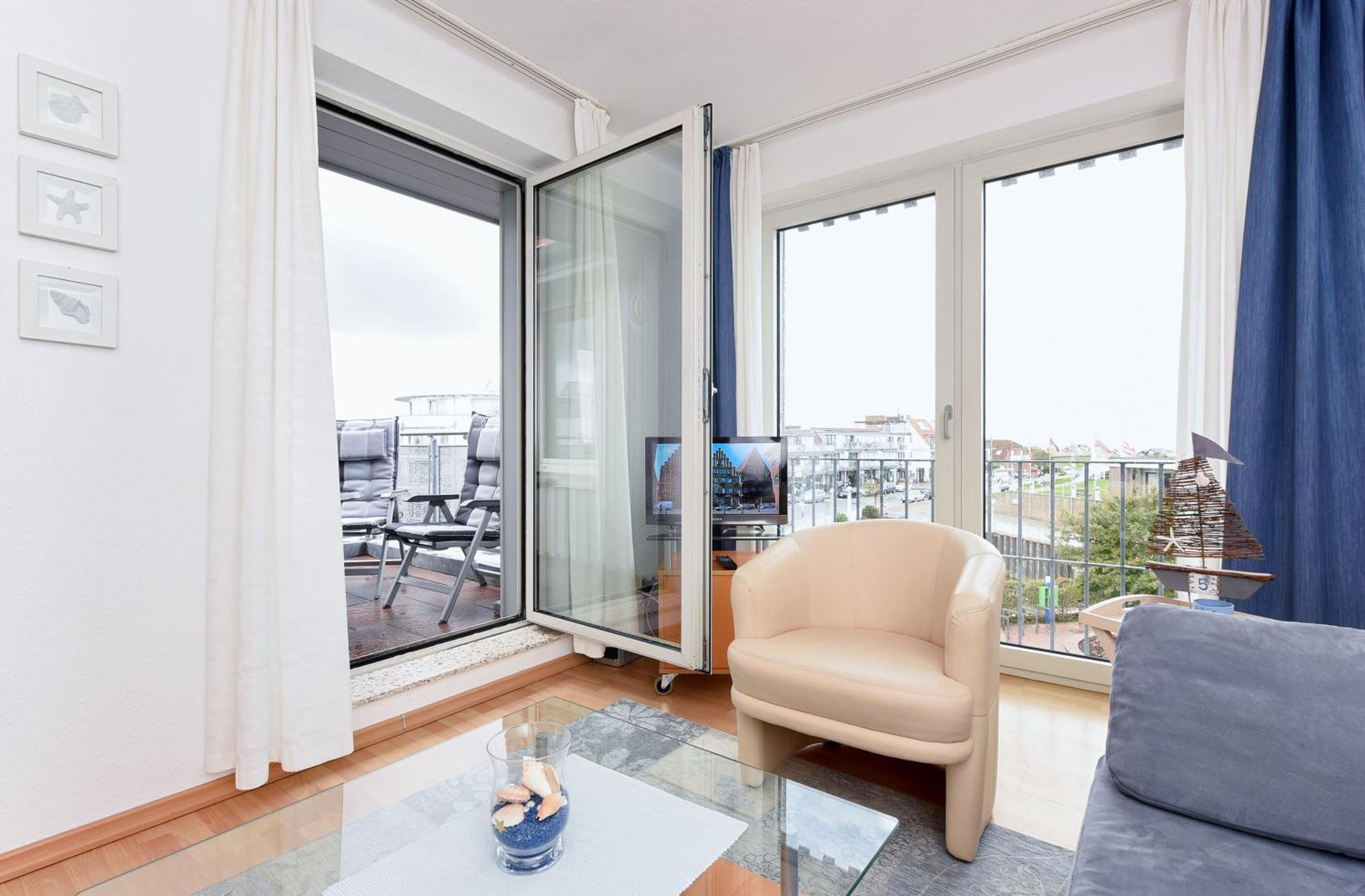 One-Bedroom Apartment with Balcony photo 1