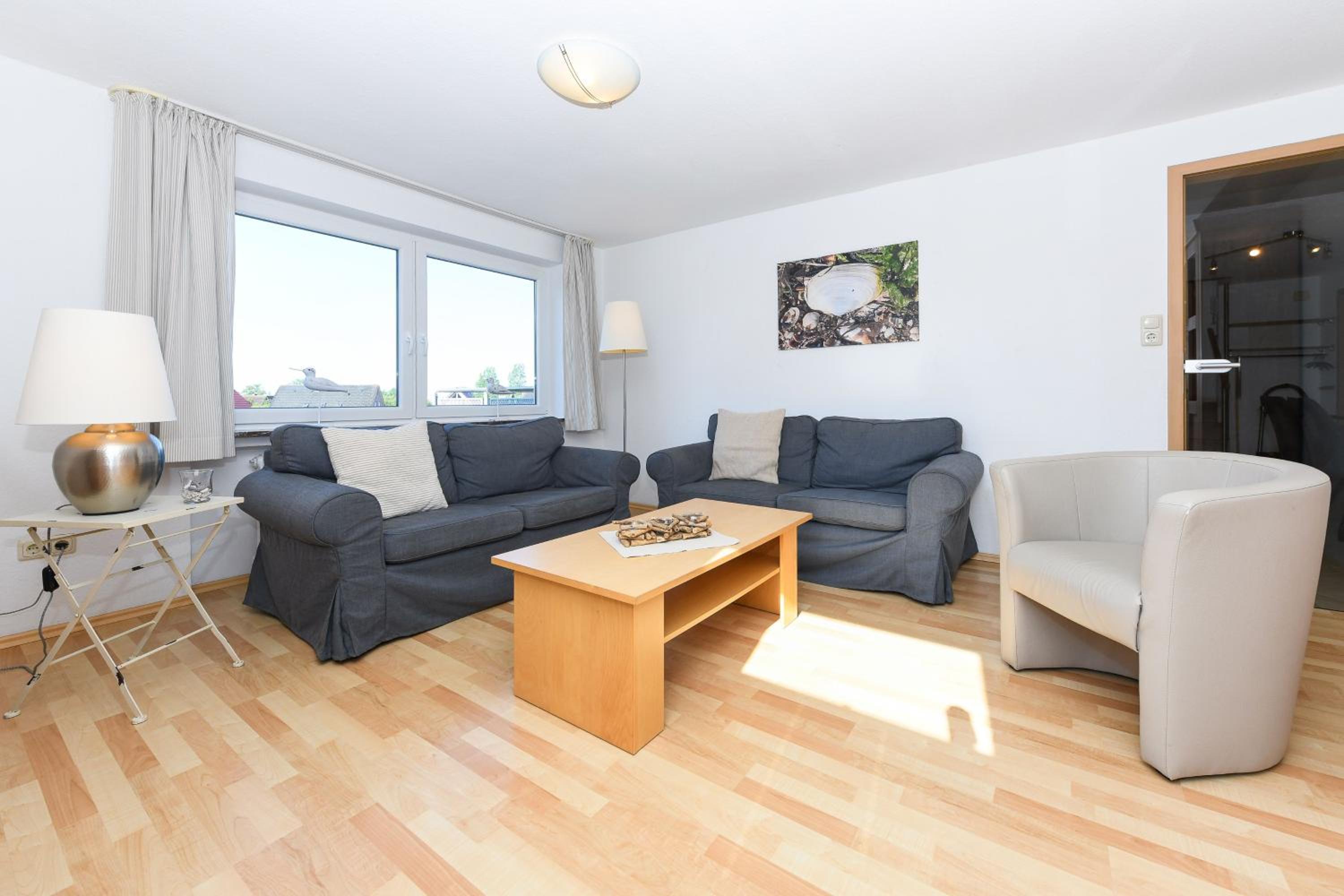 Three-Bedroom Apartment with Balcony photo 3