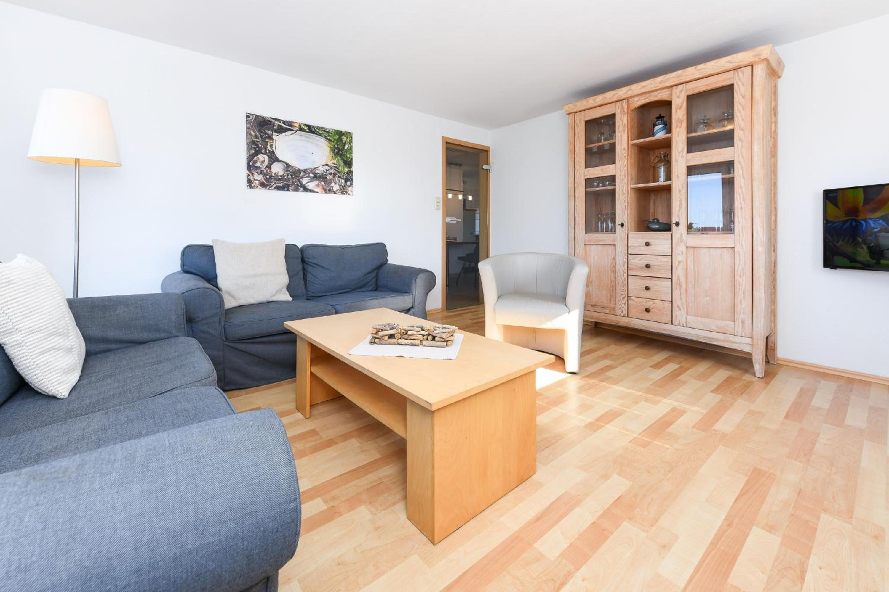 Three-Bedroom Apartment with Balcony photo 2