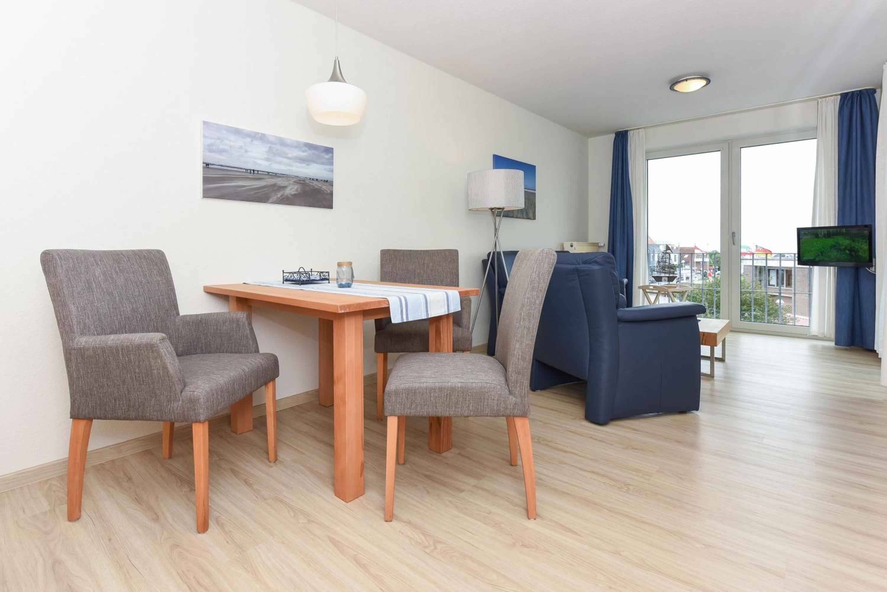 One-Bedroom Apartment with Balcony photo 2