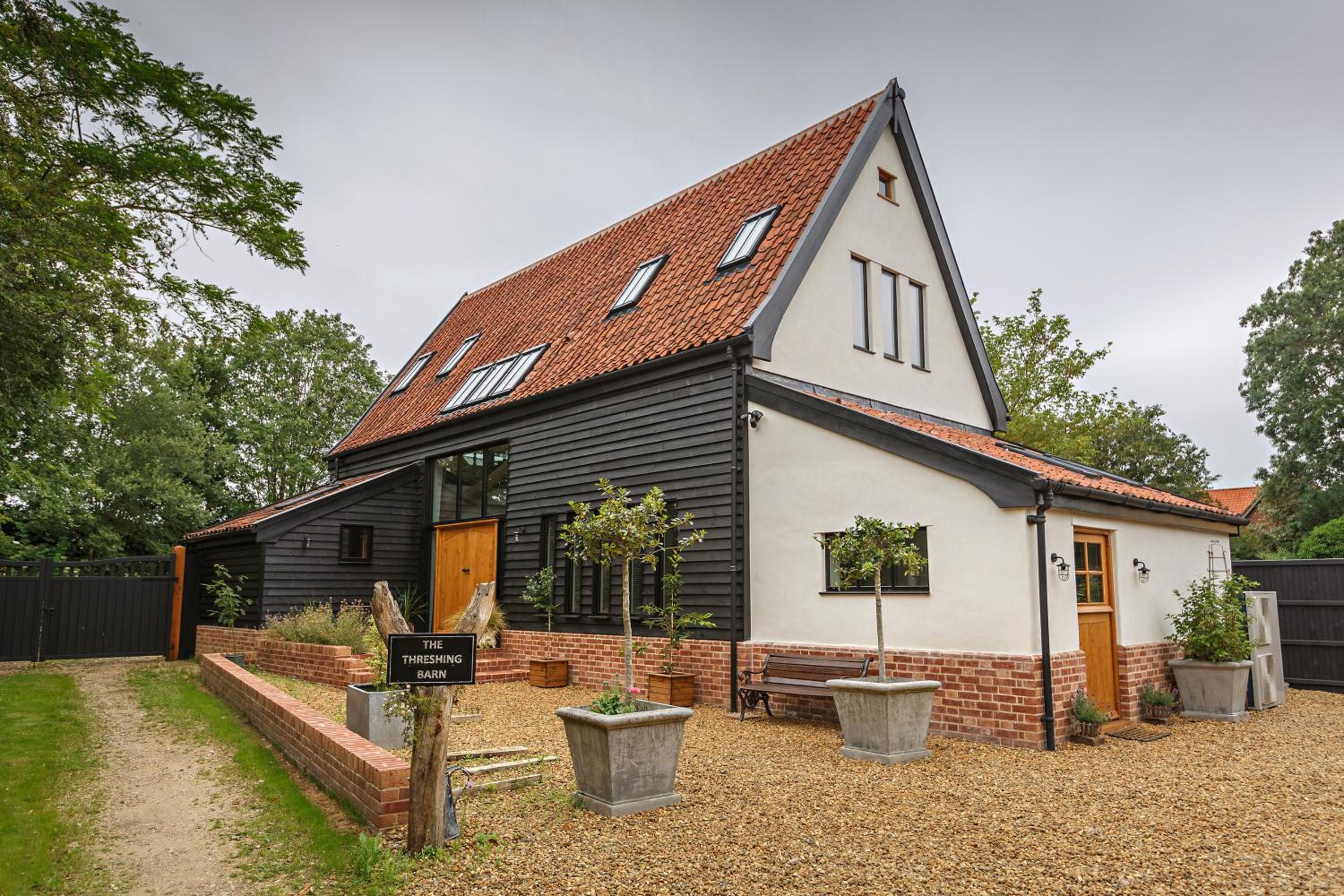 Three-Bedroom House photo 2