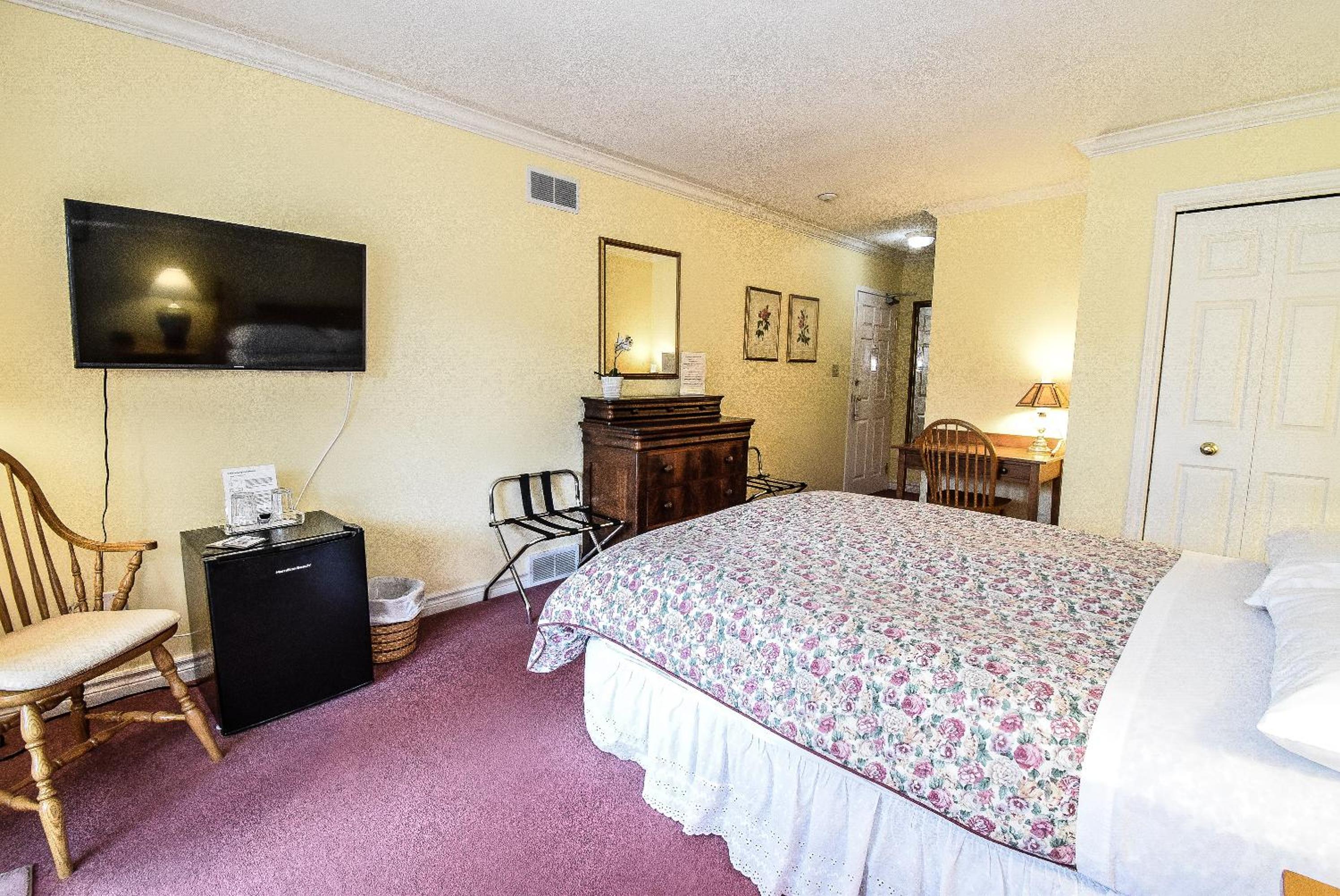 Queen Room with Balcony photo 2