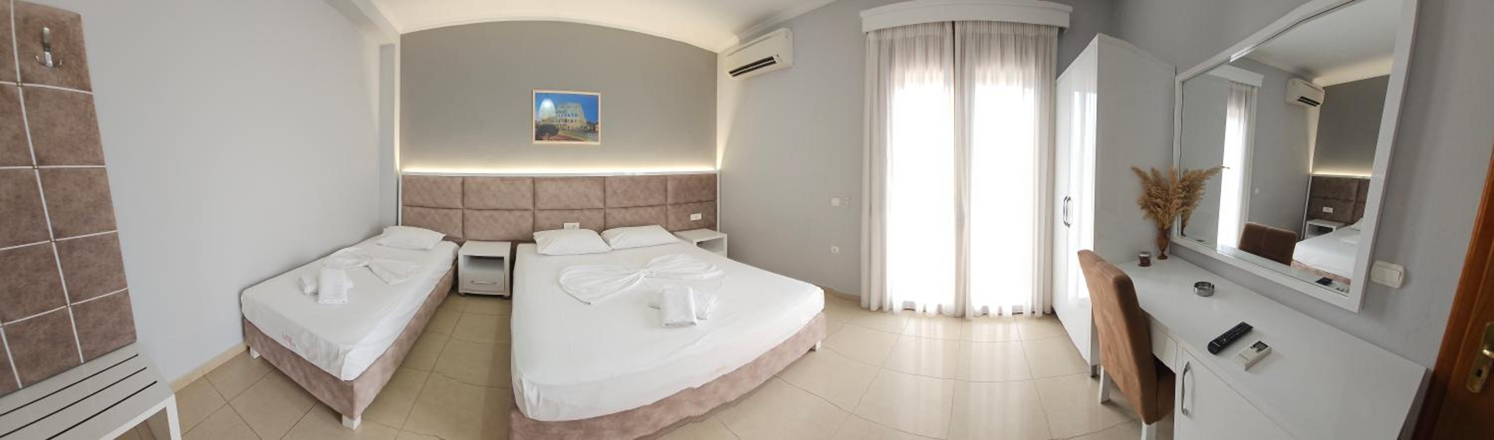Deluxe Double Room with Extra Bed photo 2