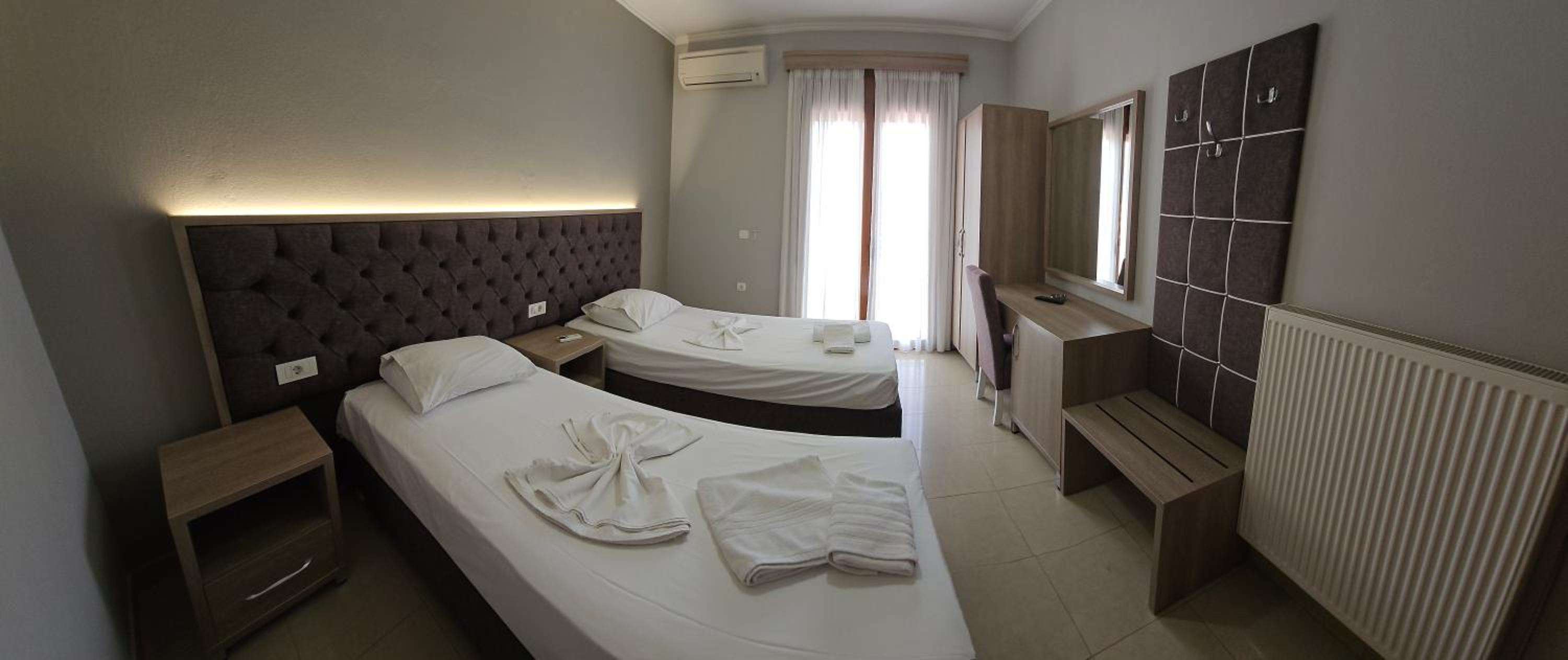 Budget Twin Room photo 3