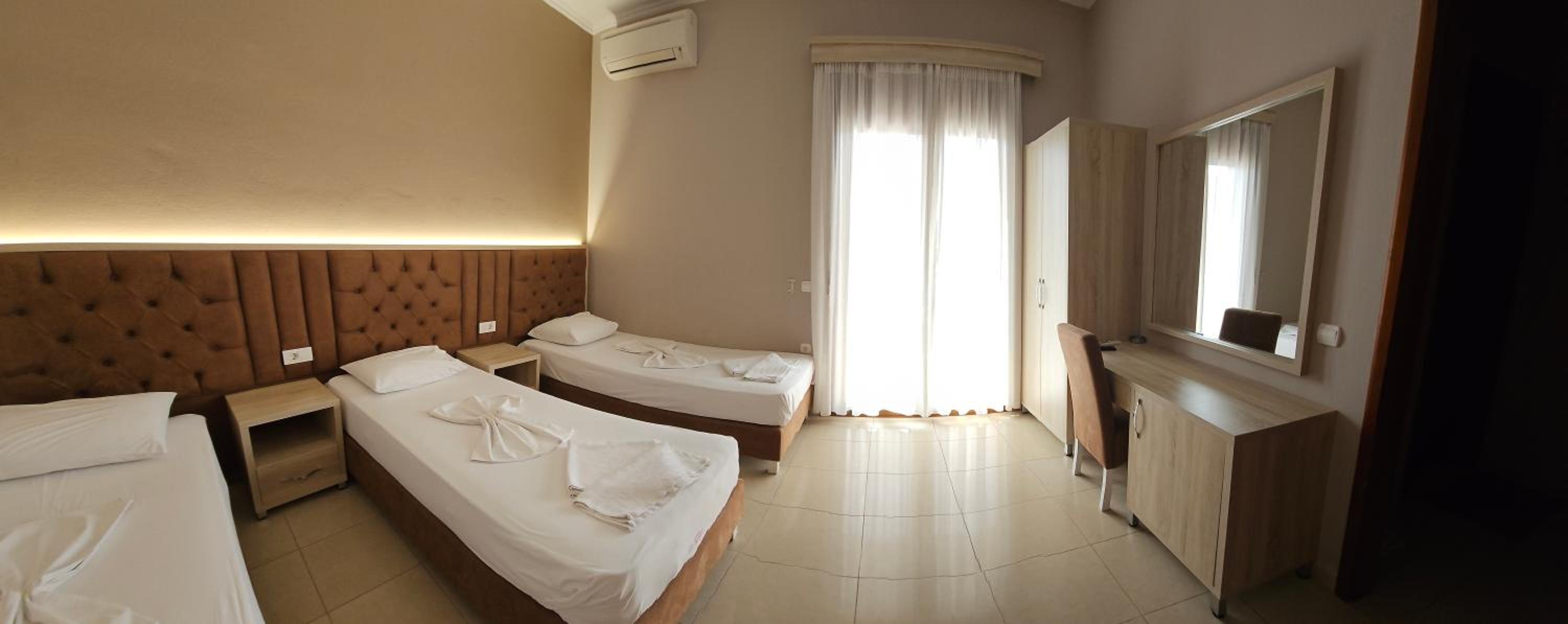 Standard Triple Room photo 2