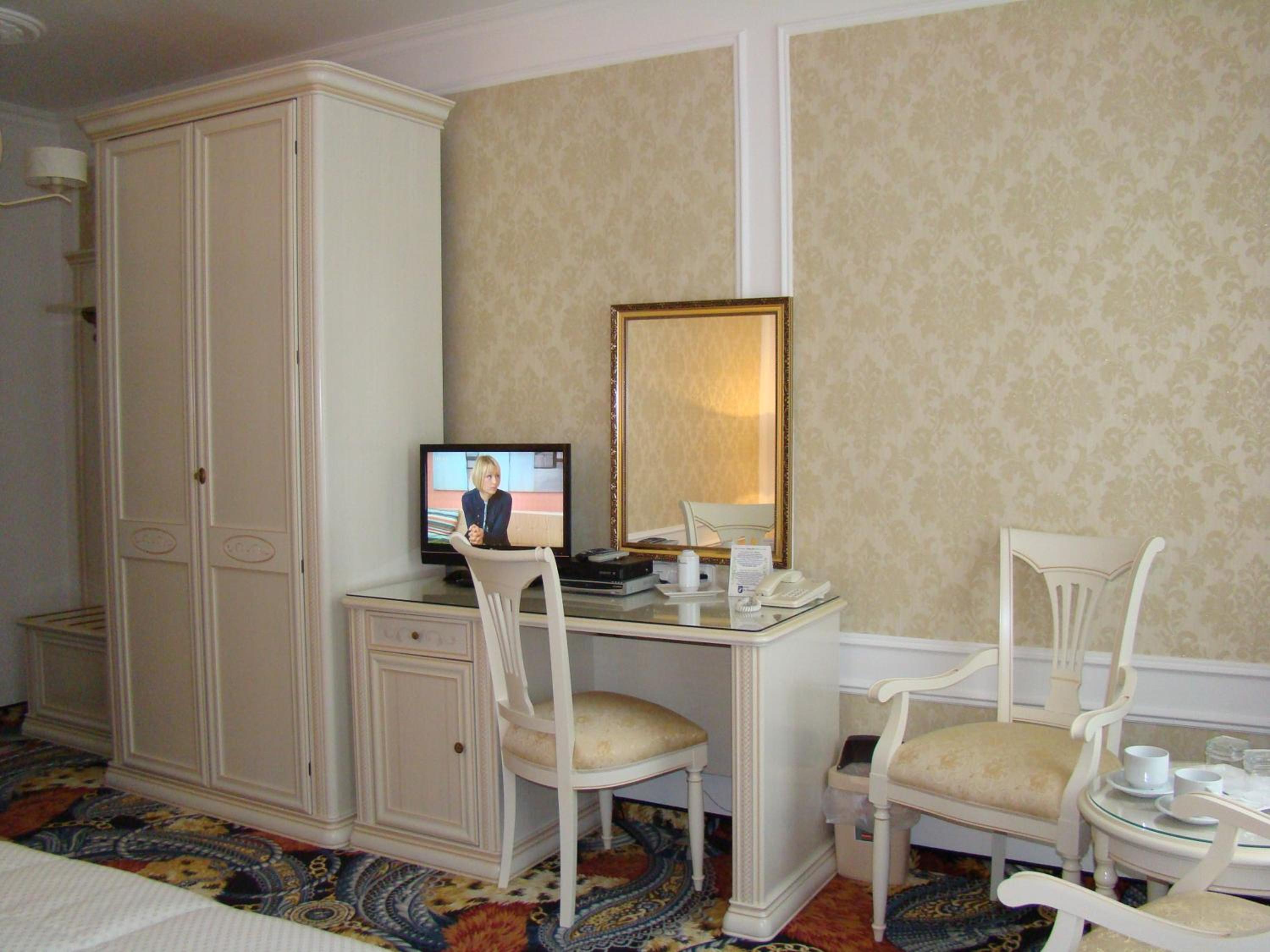 Deluxe Double Room - Photo 12