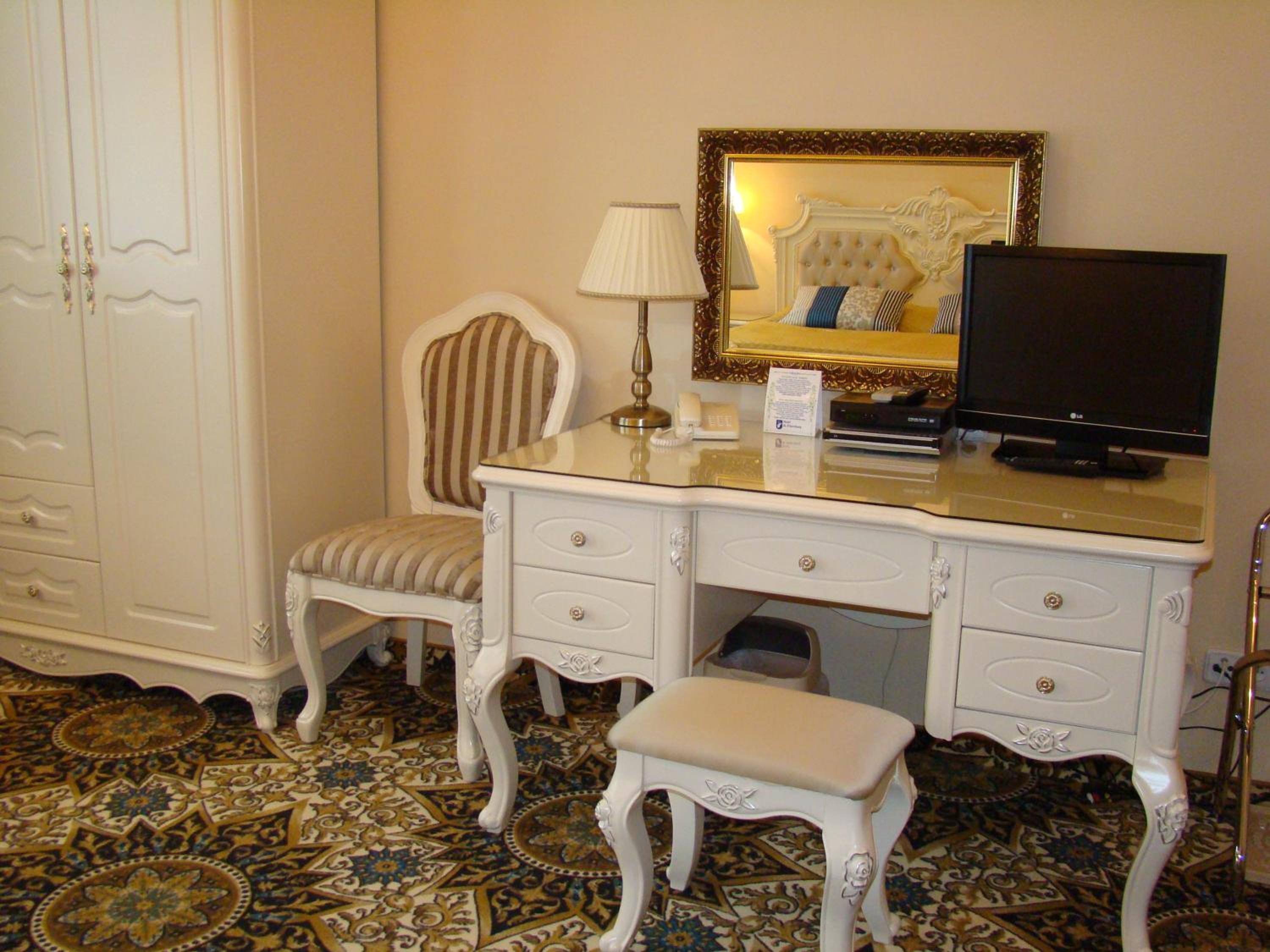 Deluxe Double Room - Photo 19