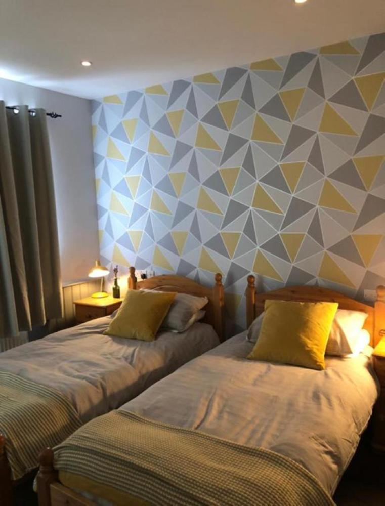 Twin Room with Shower - Photo 1
