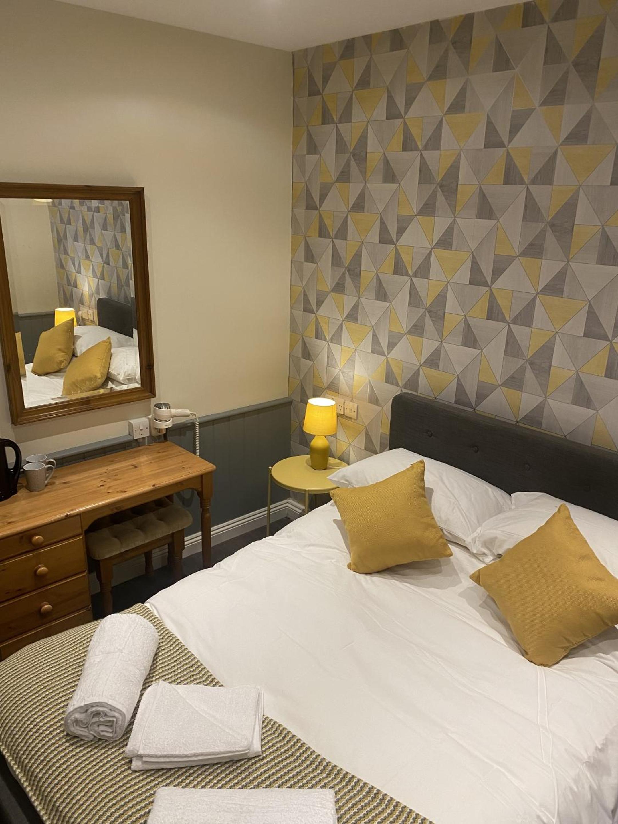 Deluxe Double Room with Shower - Photo 1
