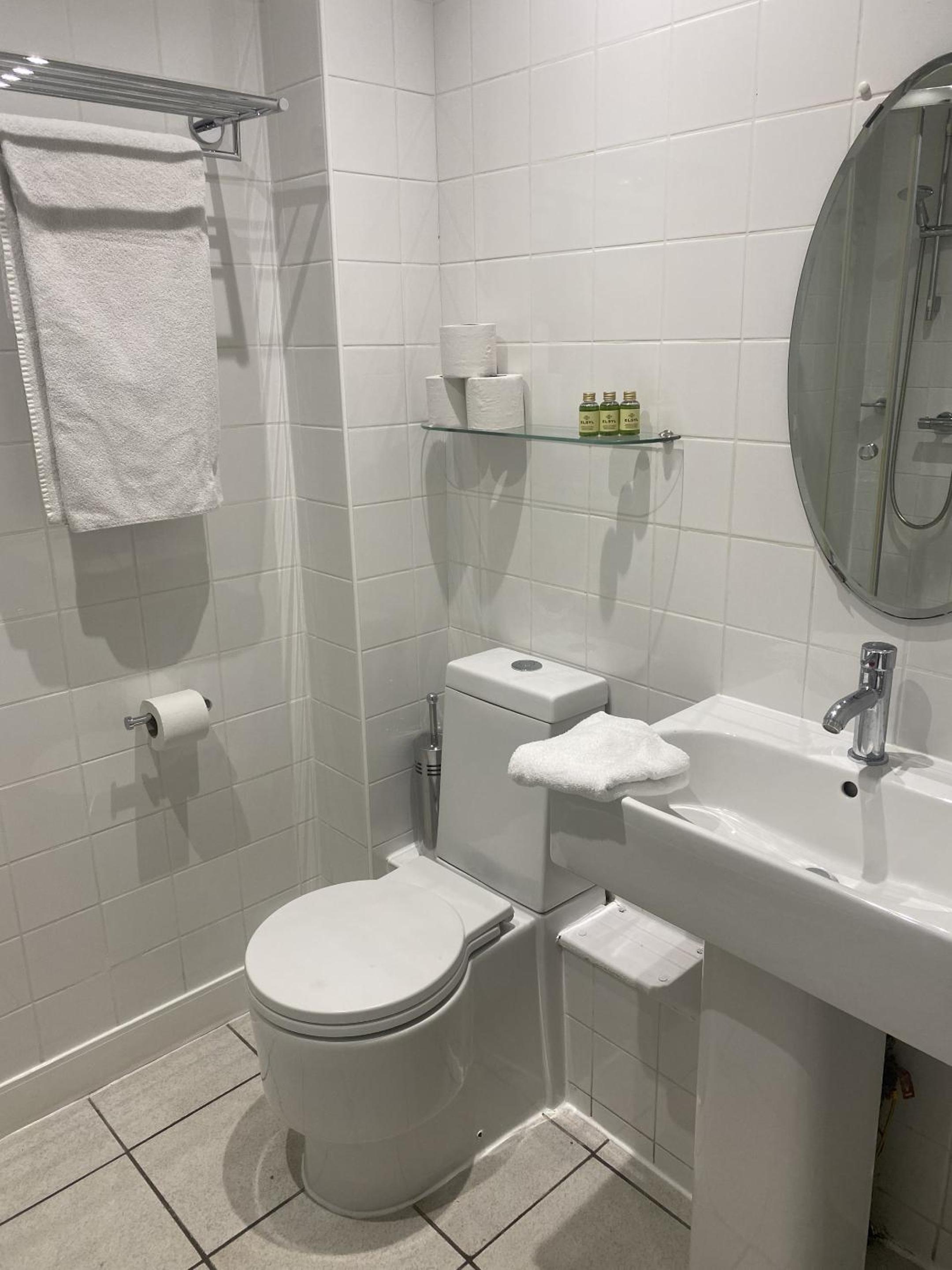 Standard Double Room - Photo 4