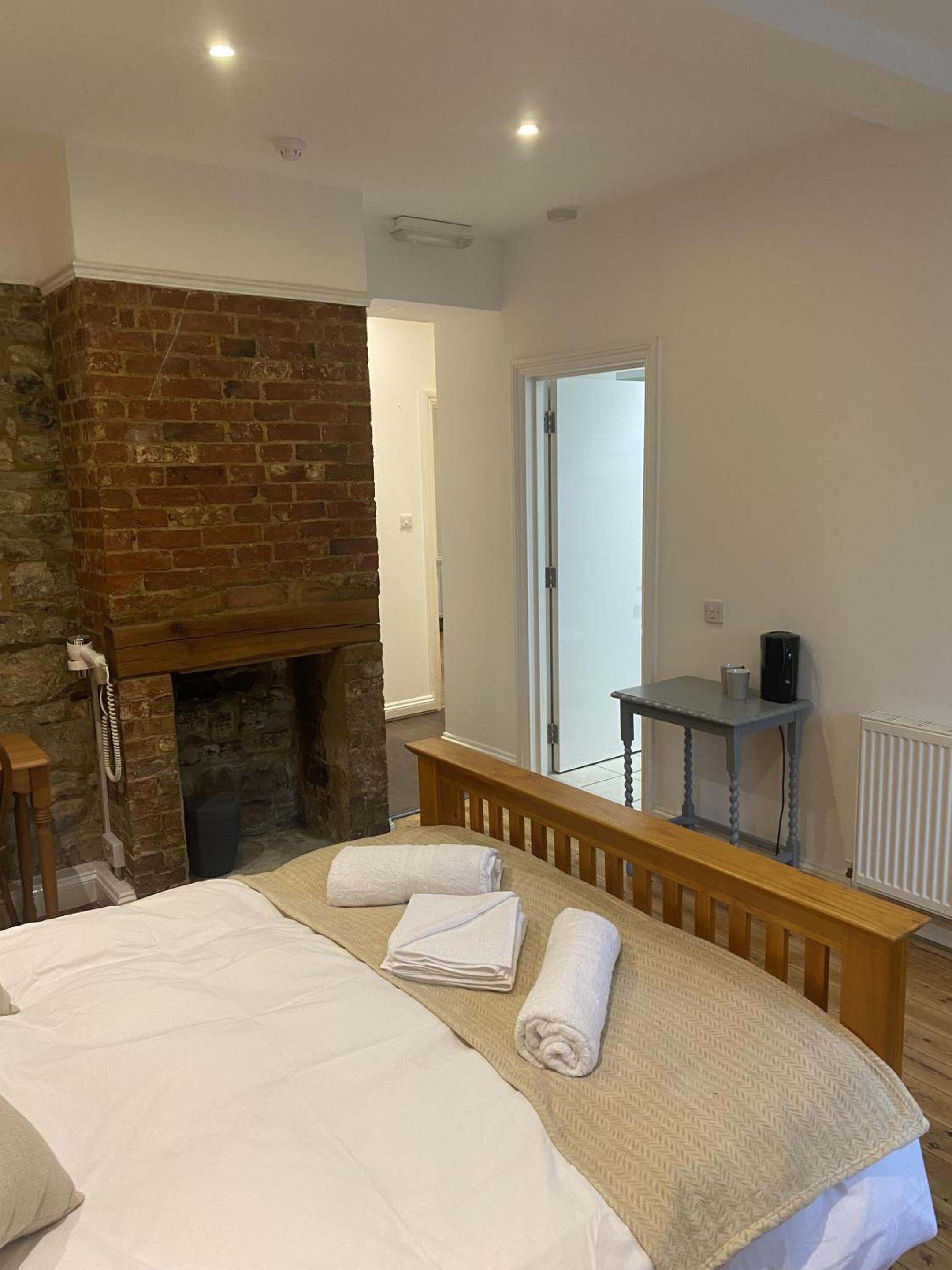 Double Room with Private Bathroom photo 2
