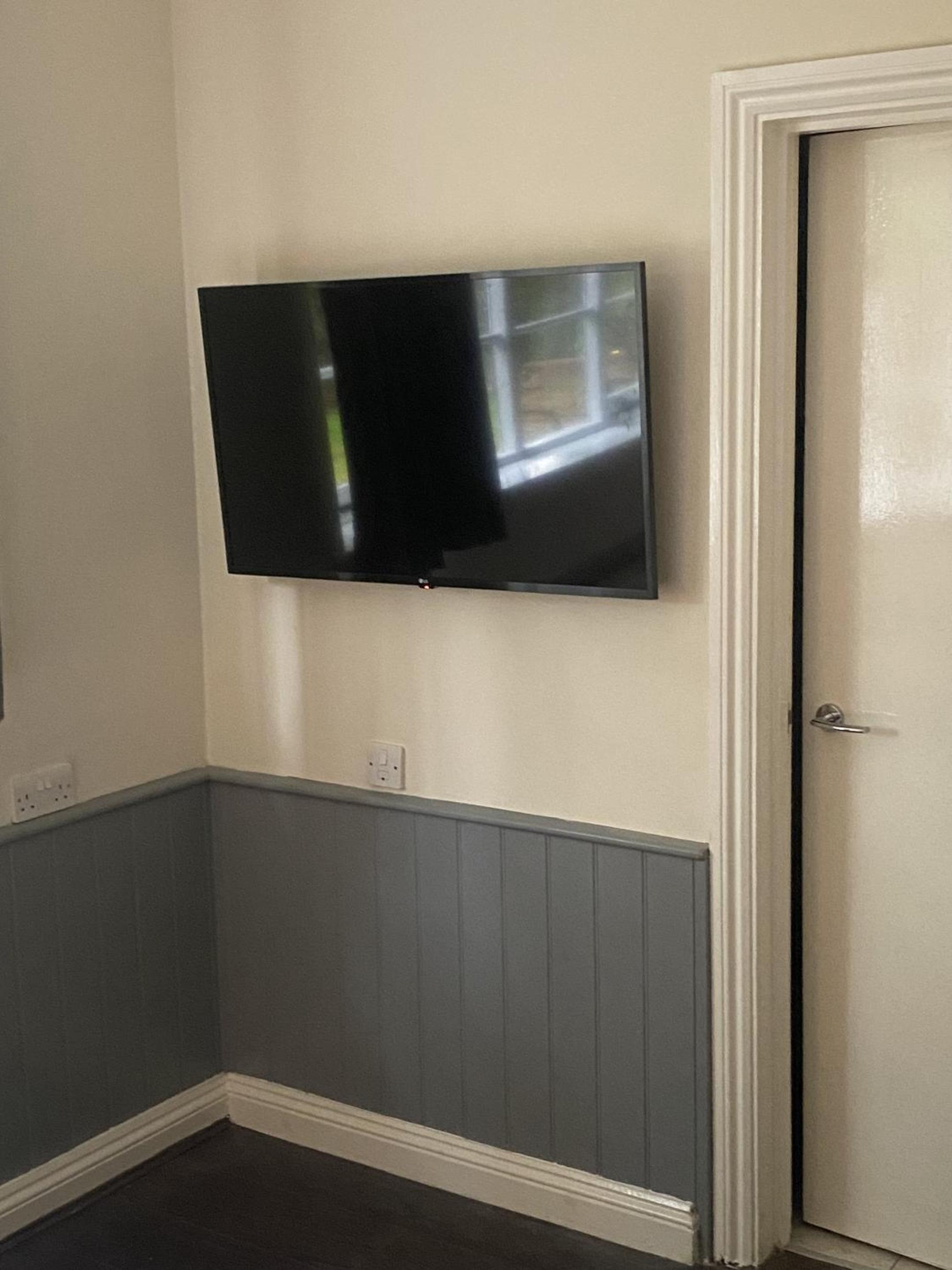 Twin Room with Shower - Photo 8