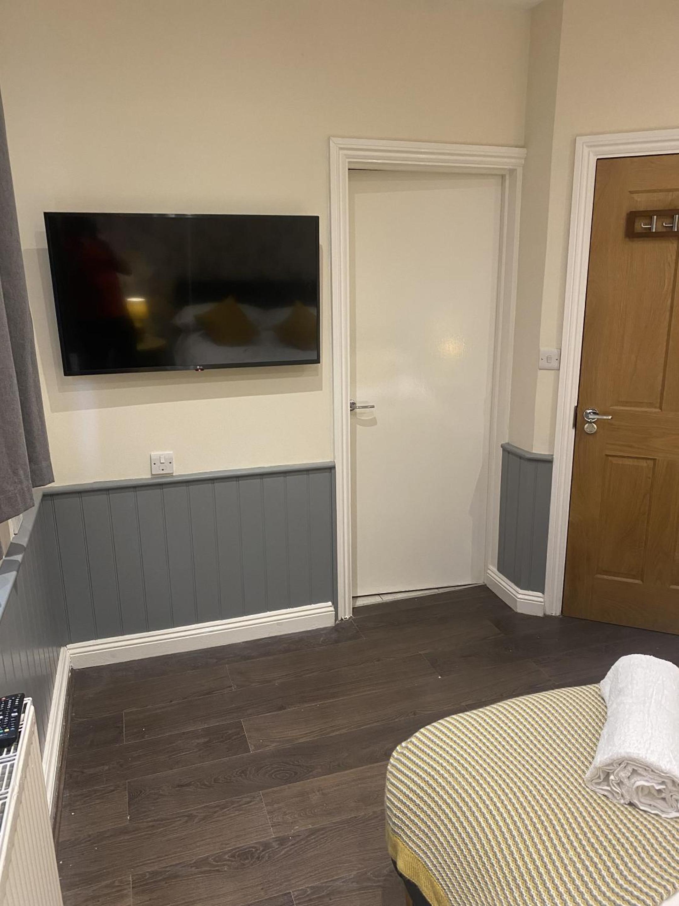 Deluxe Double Room with Shower - Photo 2