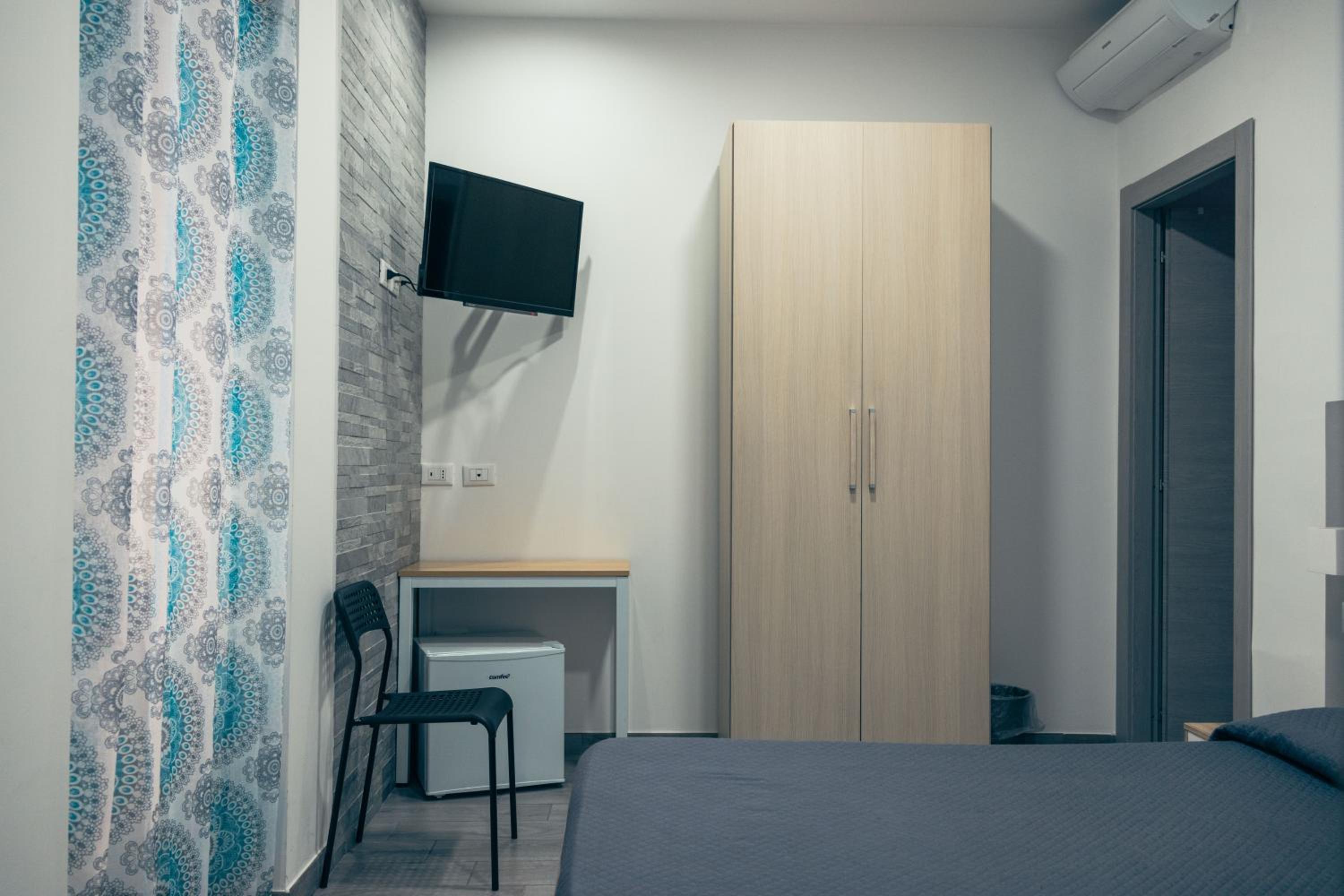 Double Room with Private Bathroom - Photo 7