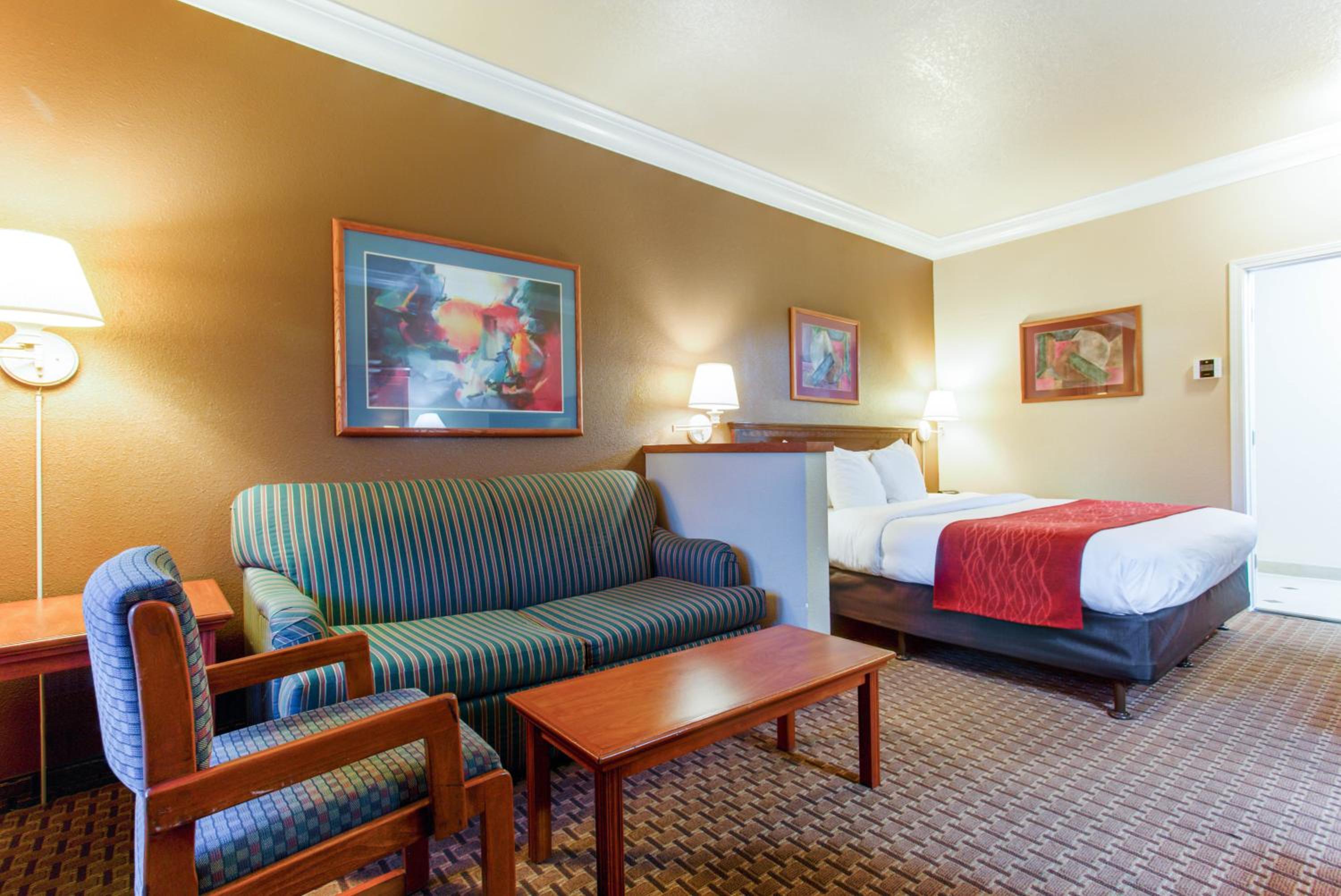 King Suite Courtyard View  - Photo 3