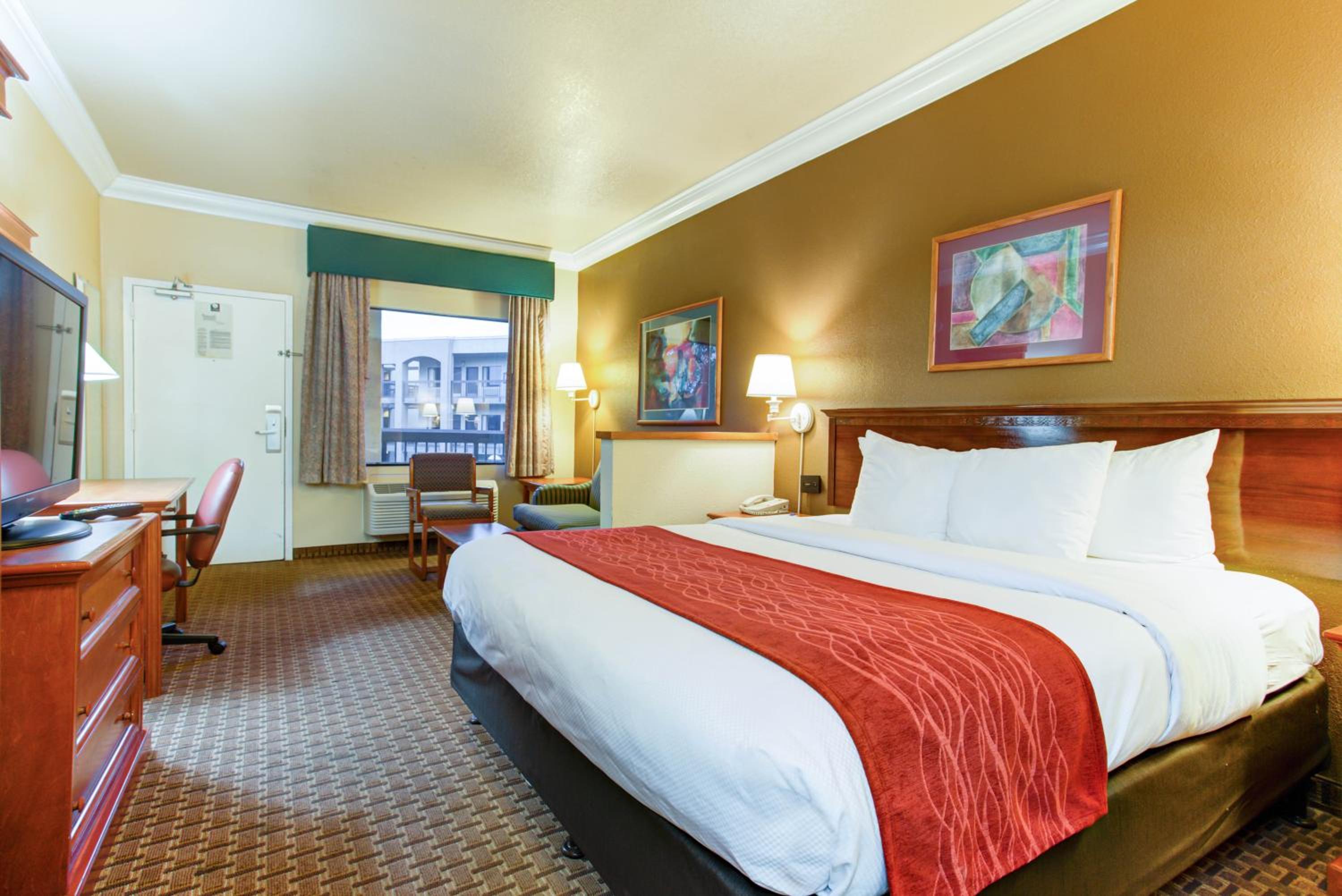 King Suite Courtyard View  - Photo 2