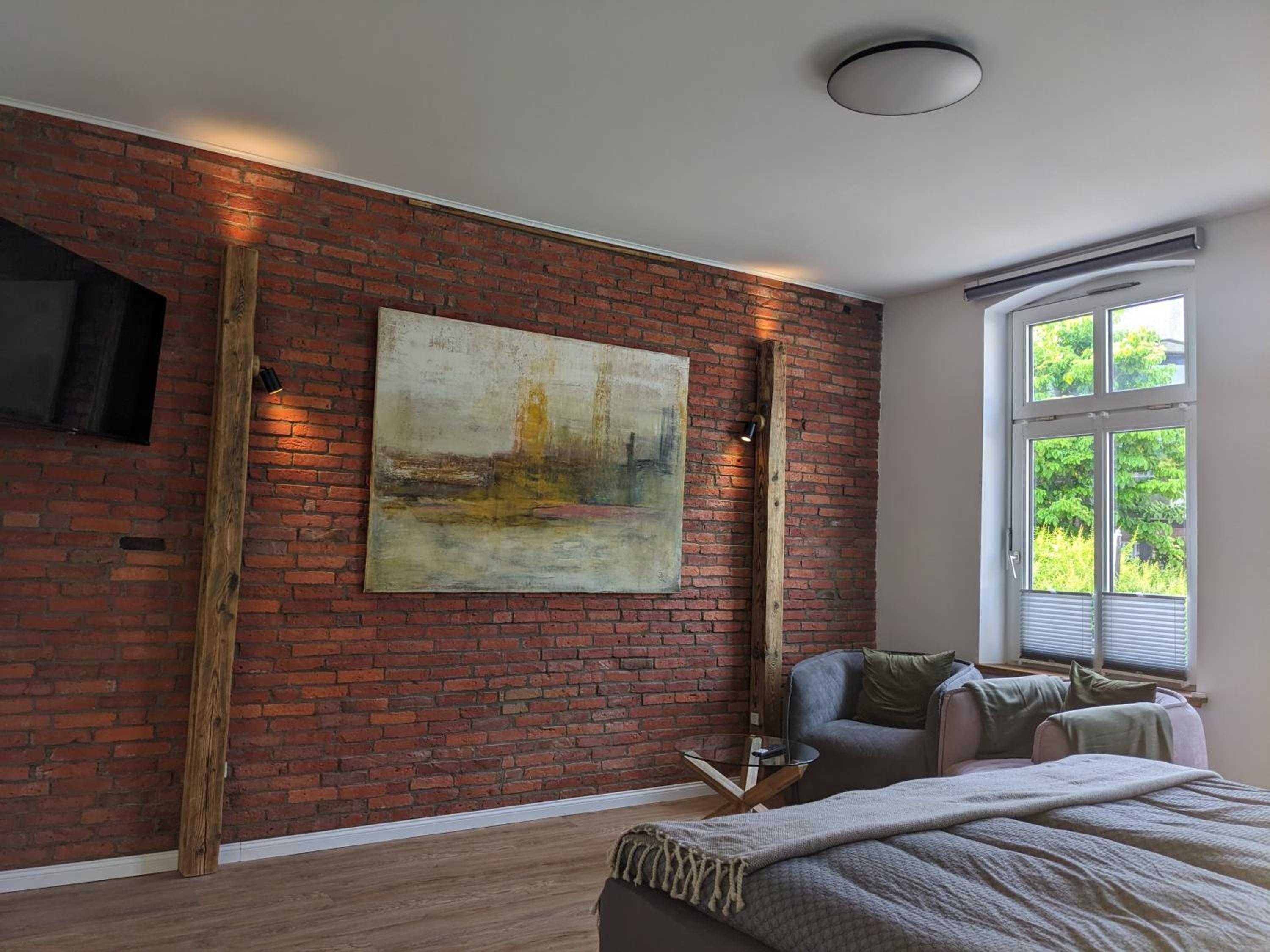 One-Bedroom Apartment - Photo 1