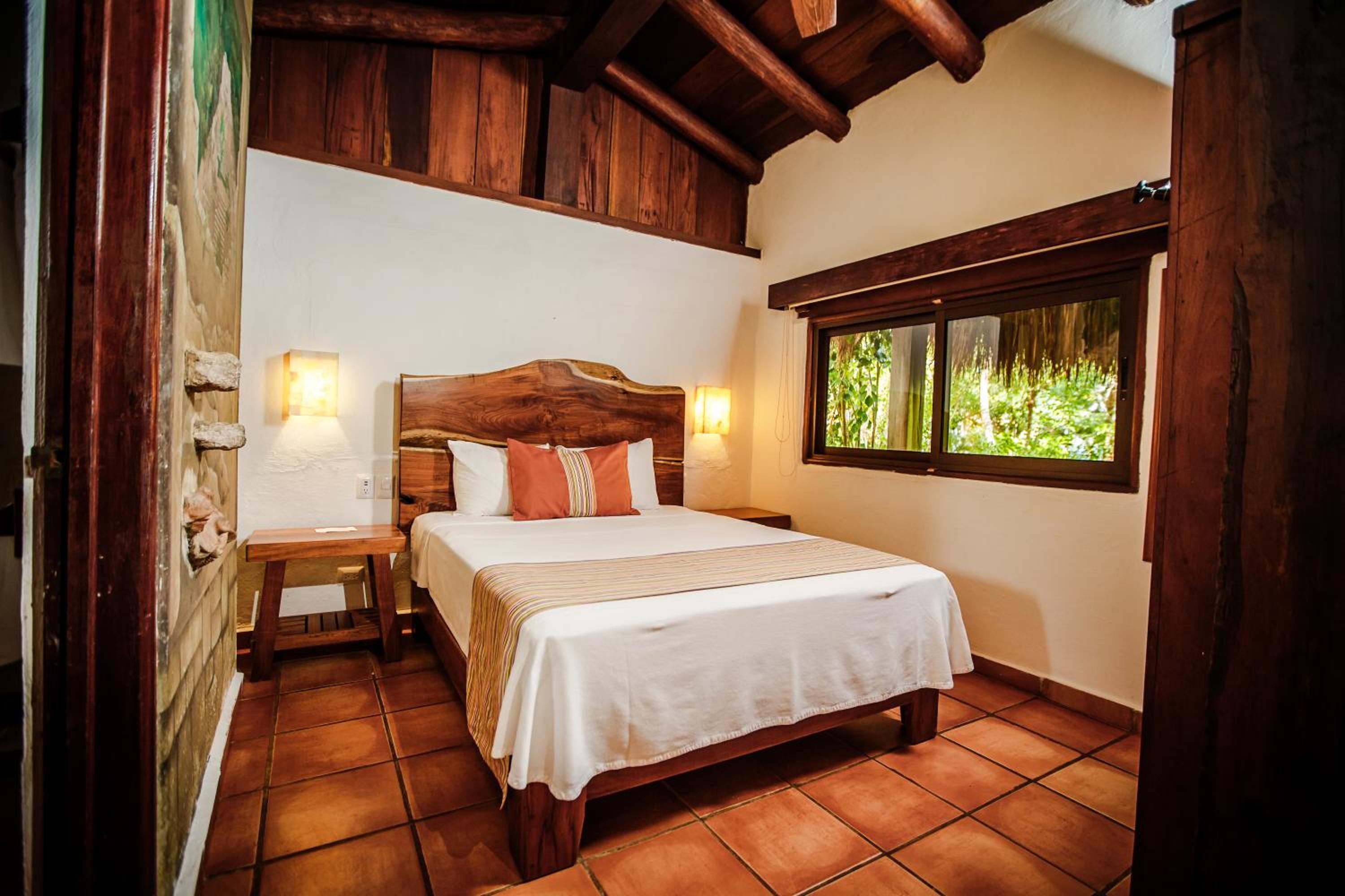 Cottage with Garden View - Photo 1