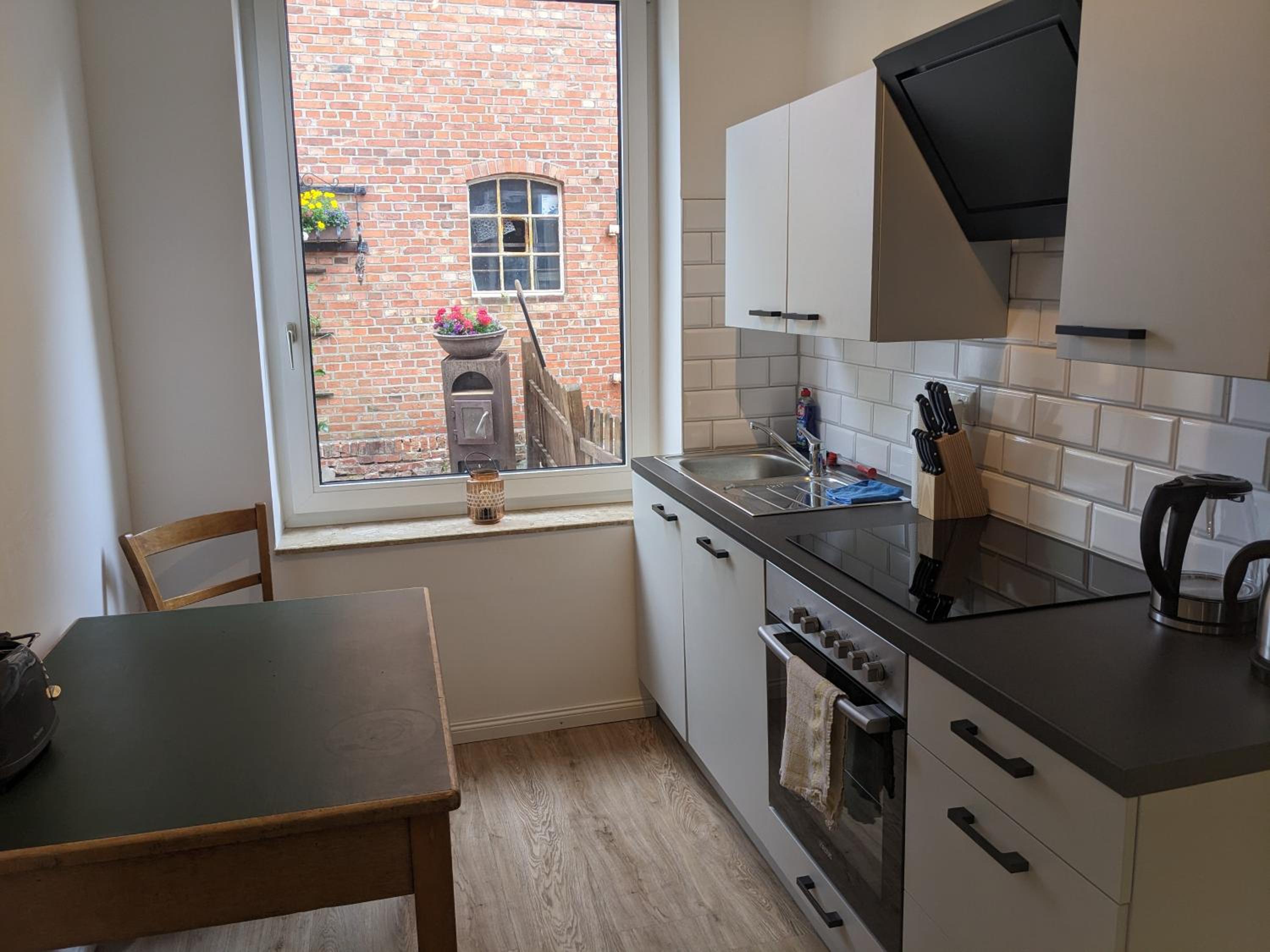 One-Bedroom Apartment - Photo 4