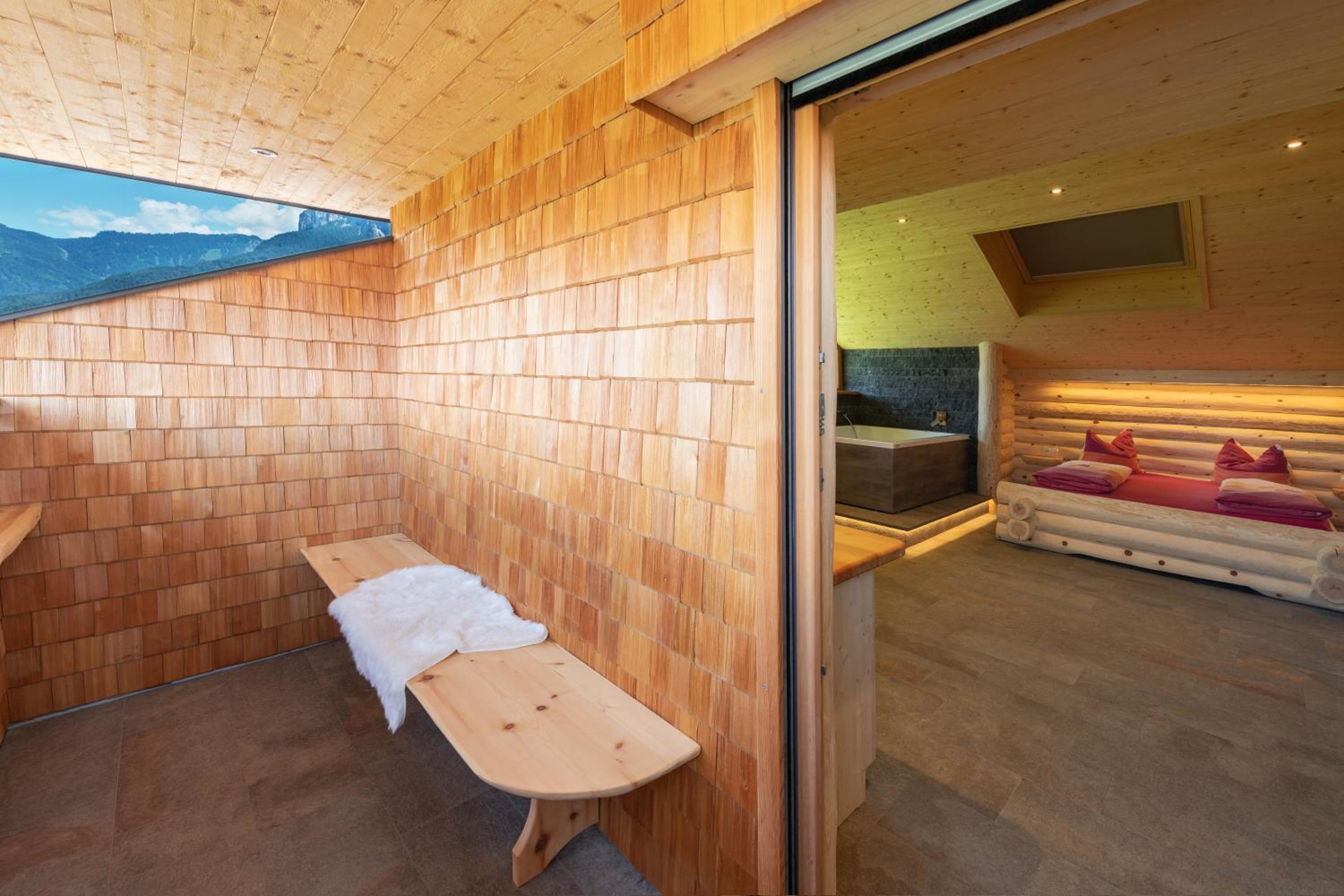 King Suite with Spa Bath photo 2